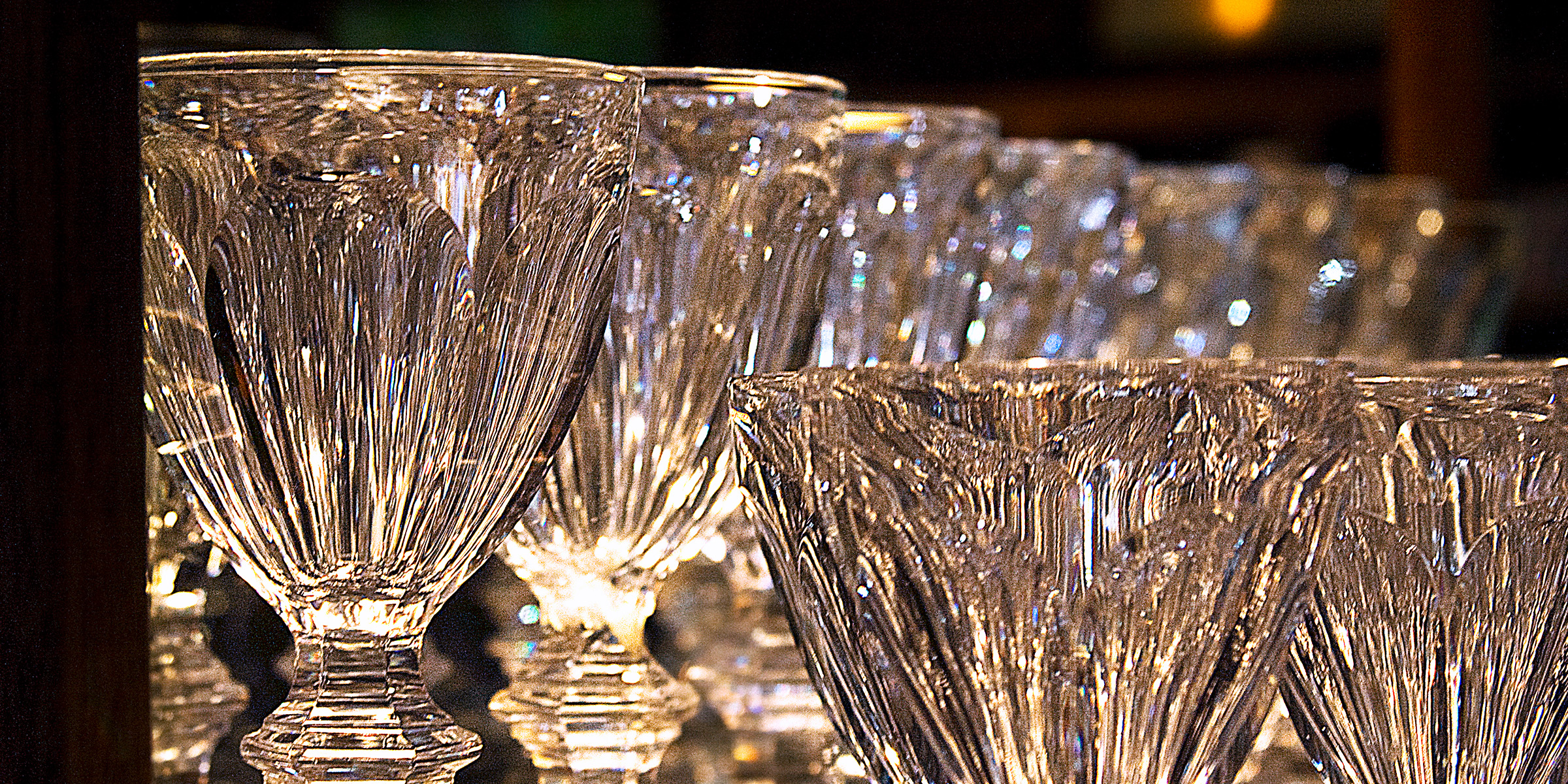 A crystal glass set | Source: Flickr