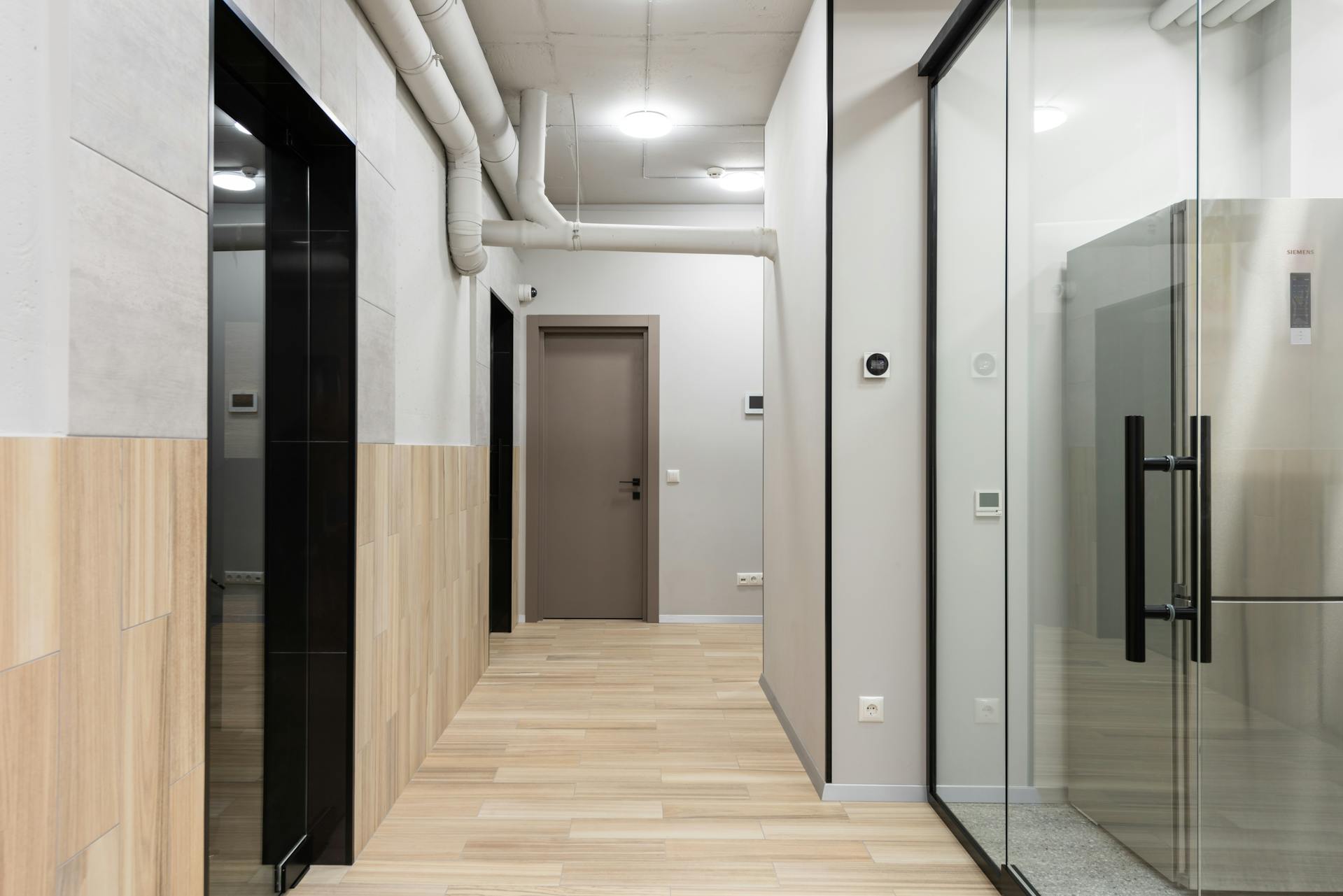 A hall in an office | Source: Pexels