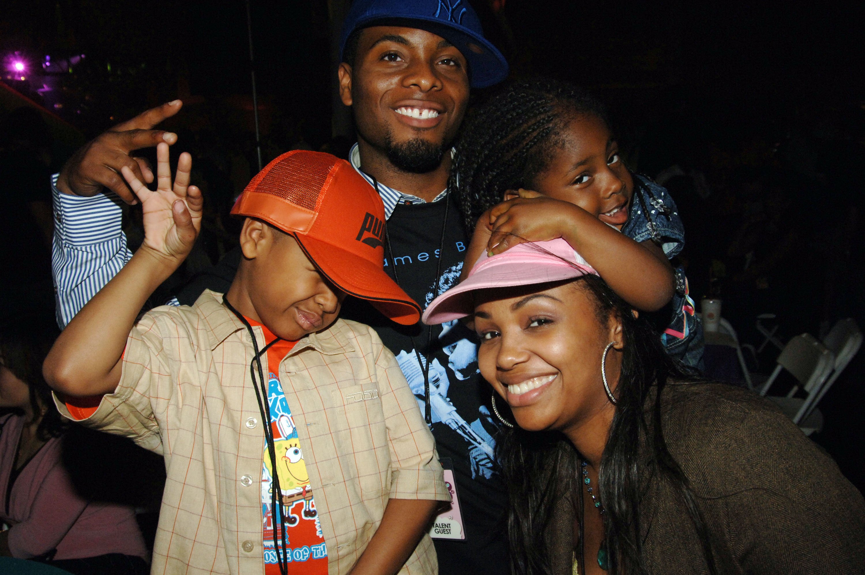 Lyric Mitchell, Kel Mitchell, Allure Mitchell, and Tyisha Hampton at the Kids Choice Post Party-Inside in Los Angeles, on April 5, 2005 | Source: Getty Images
