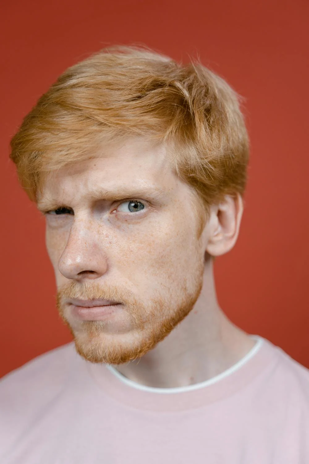 A suspicious ginger man | Source: Pexels