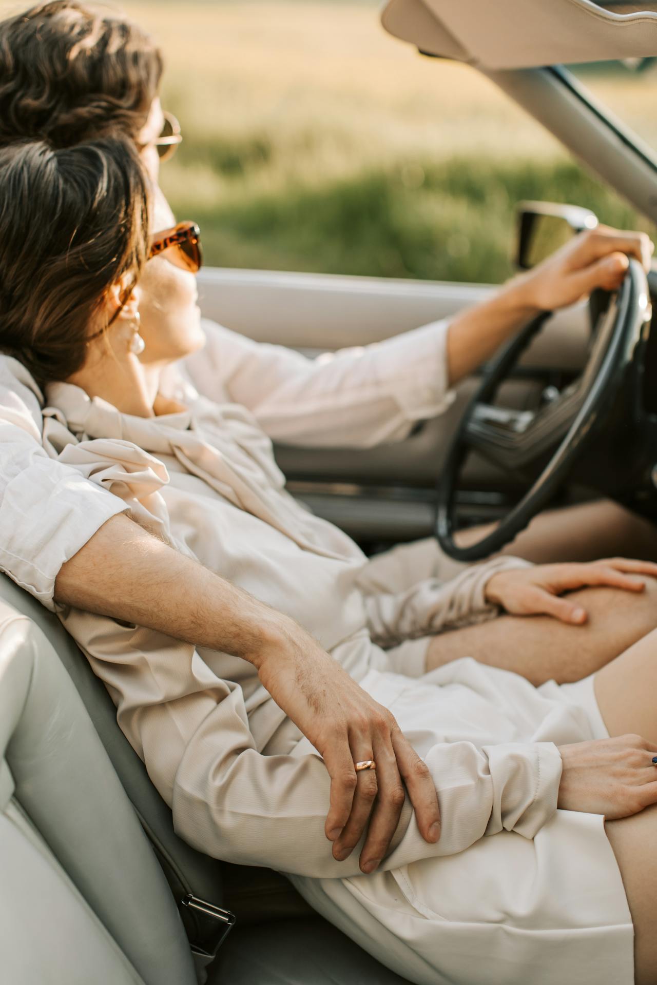A romantic couple in a car | Source: Pexels