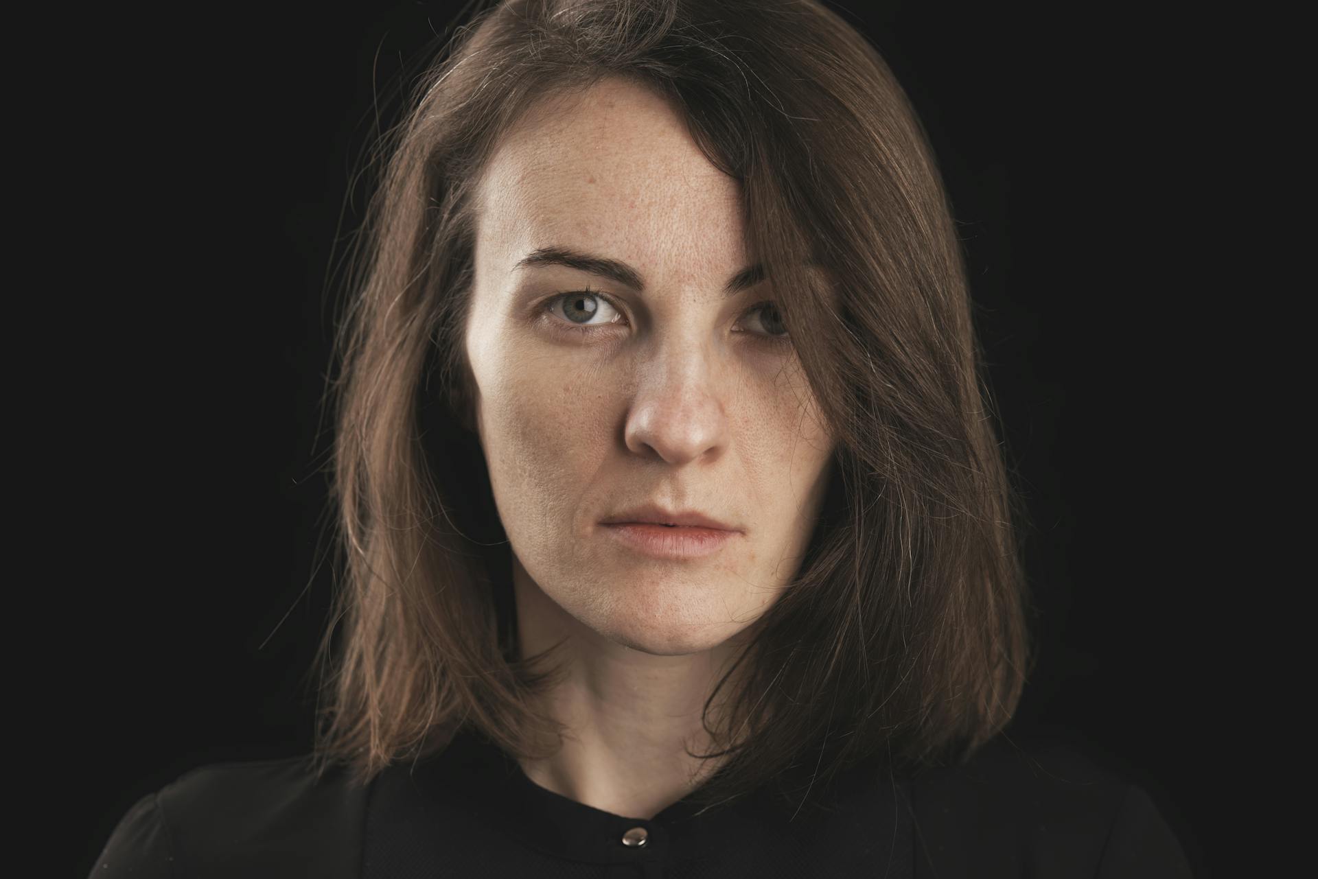 A woman glaring at someone | Source: Pexels