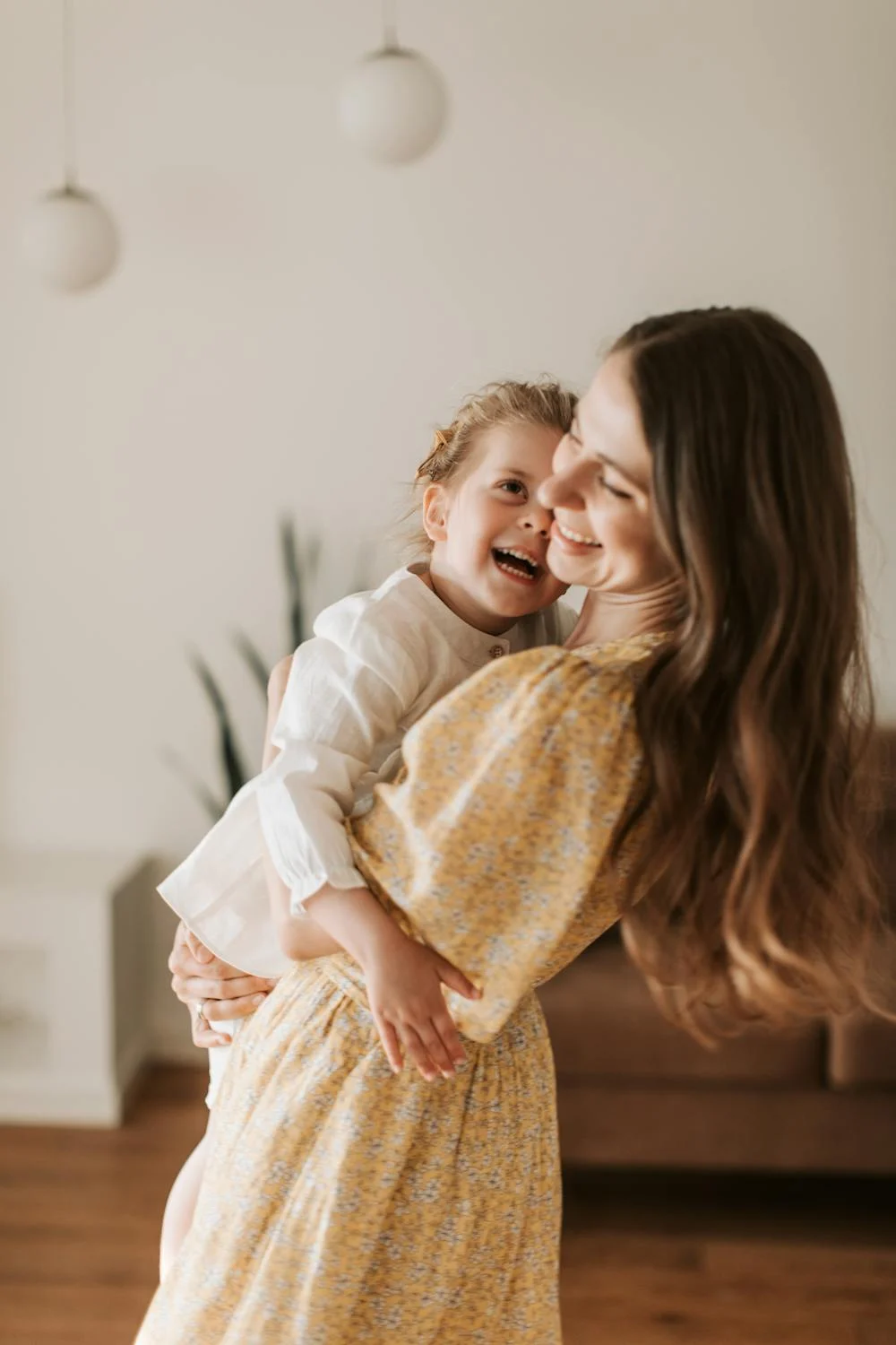 A mother and daughter playing | Source: Pexels