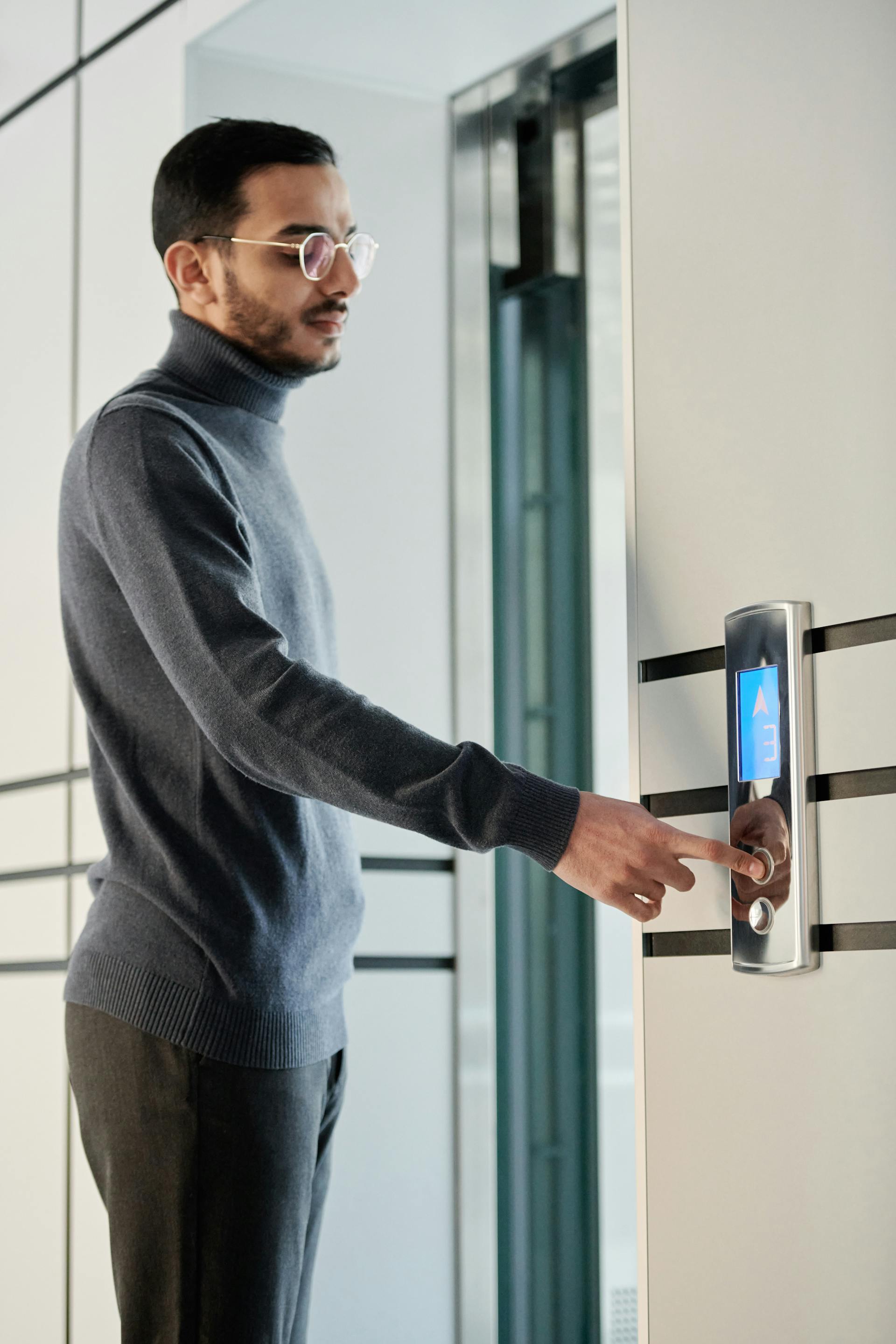 A Mom of 7 Demanded My Deaf Grandpa Get Out of the Elevator—So I Brought Her Back to Reality 14 A man pressing the button for an elevator | Source: Pexels