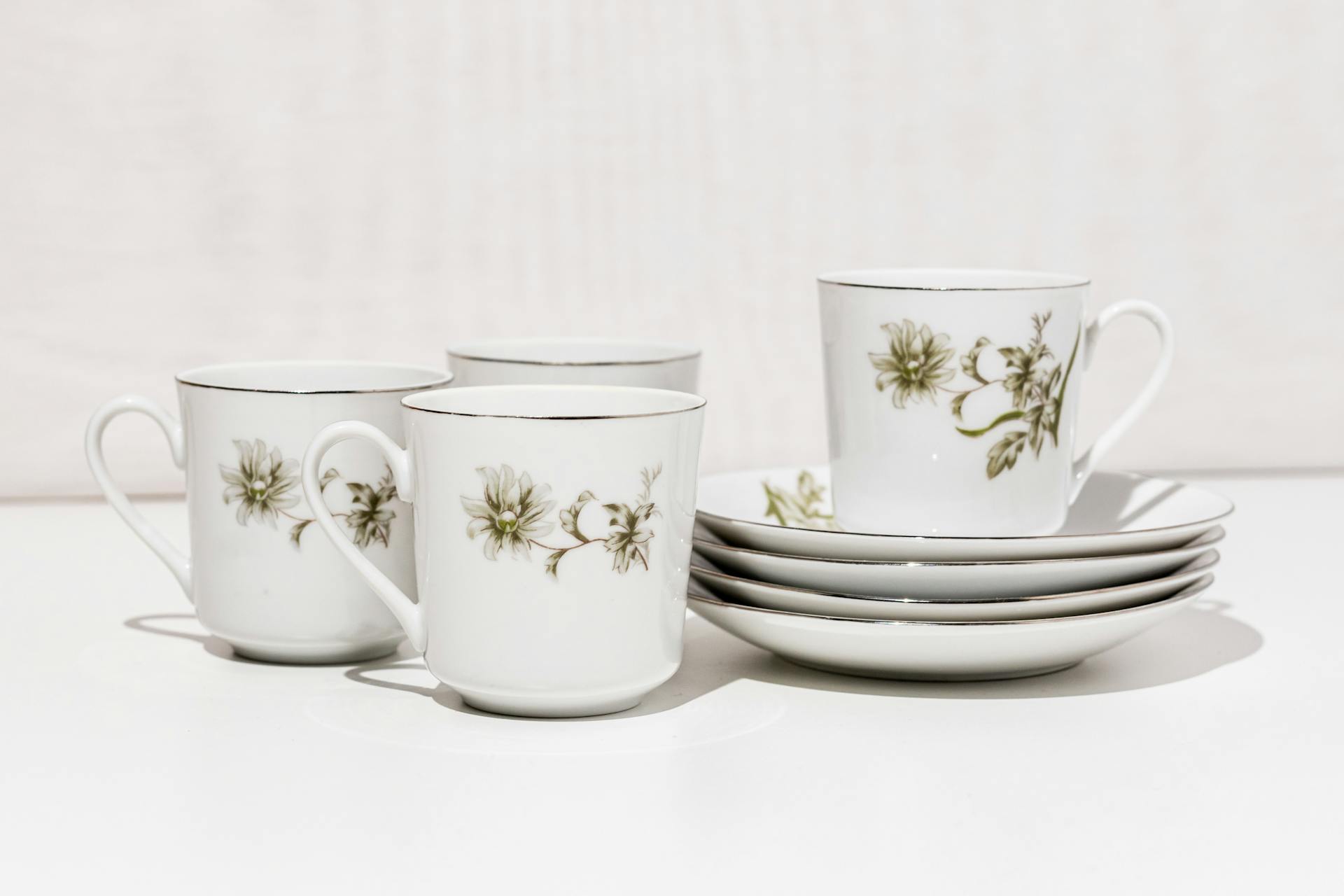 China cups and saucers | Source: Pexels