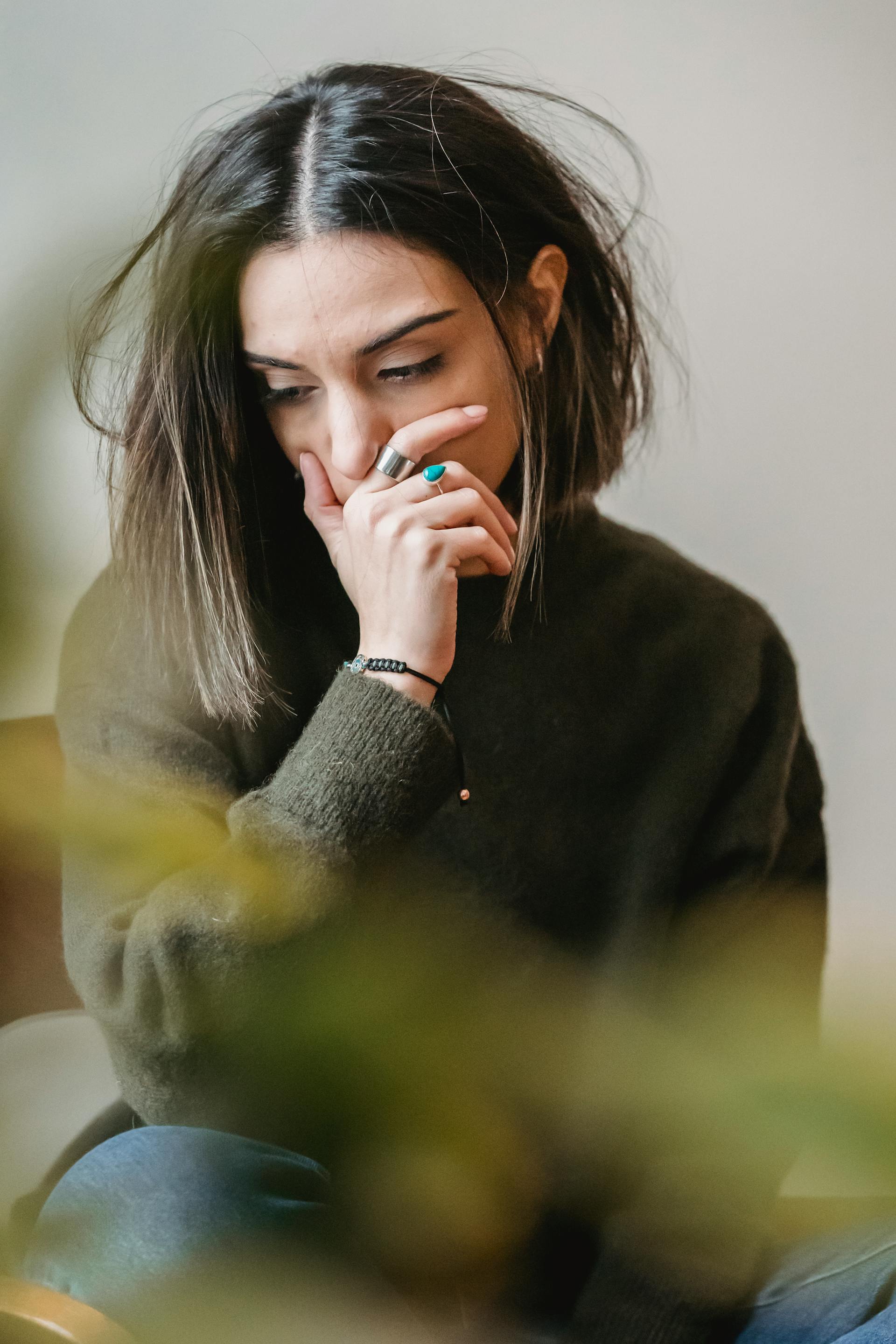 A tense woman | Source: Pexels