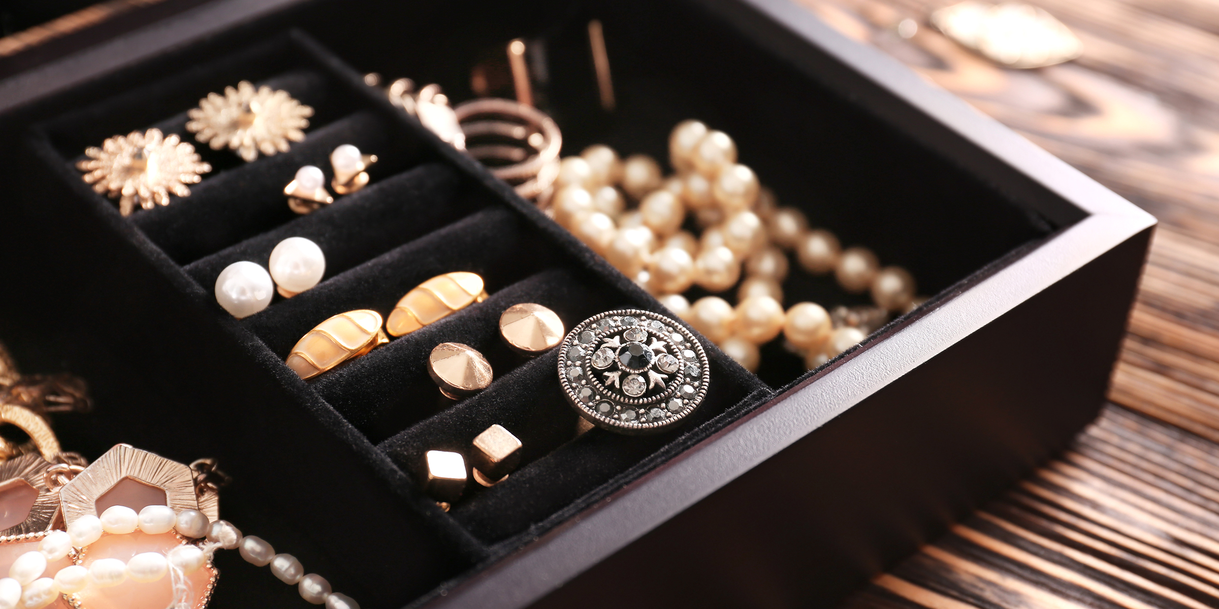 Box with jewelry | Source: Shutterstock