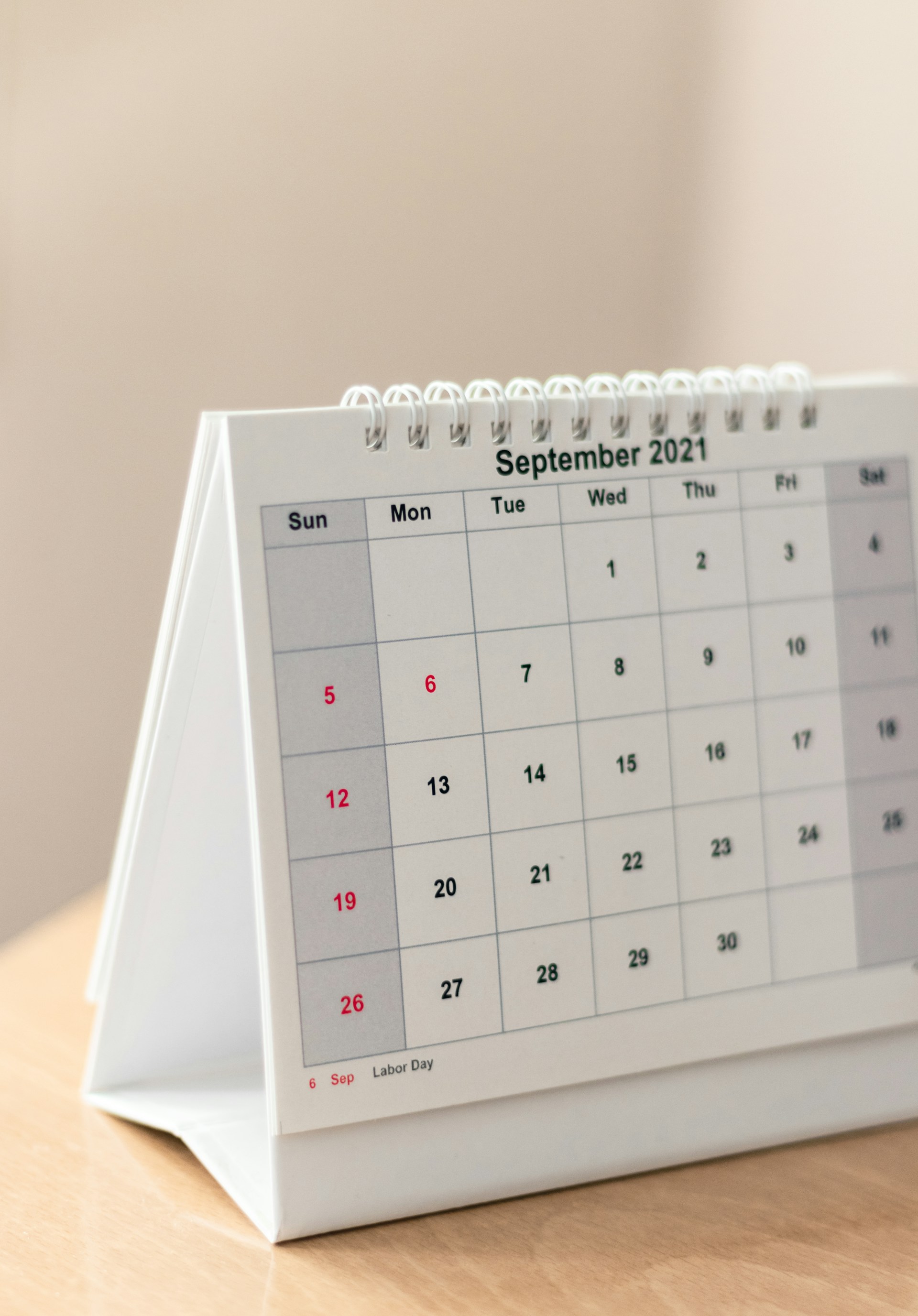 A plain calendar | Source: Pexels