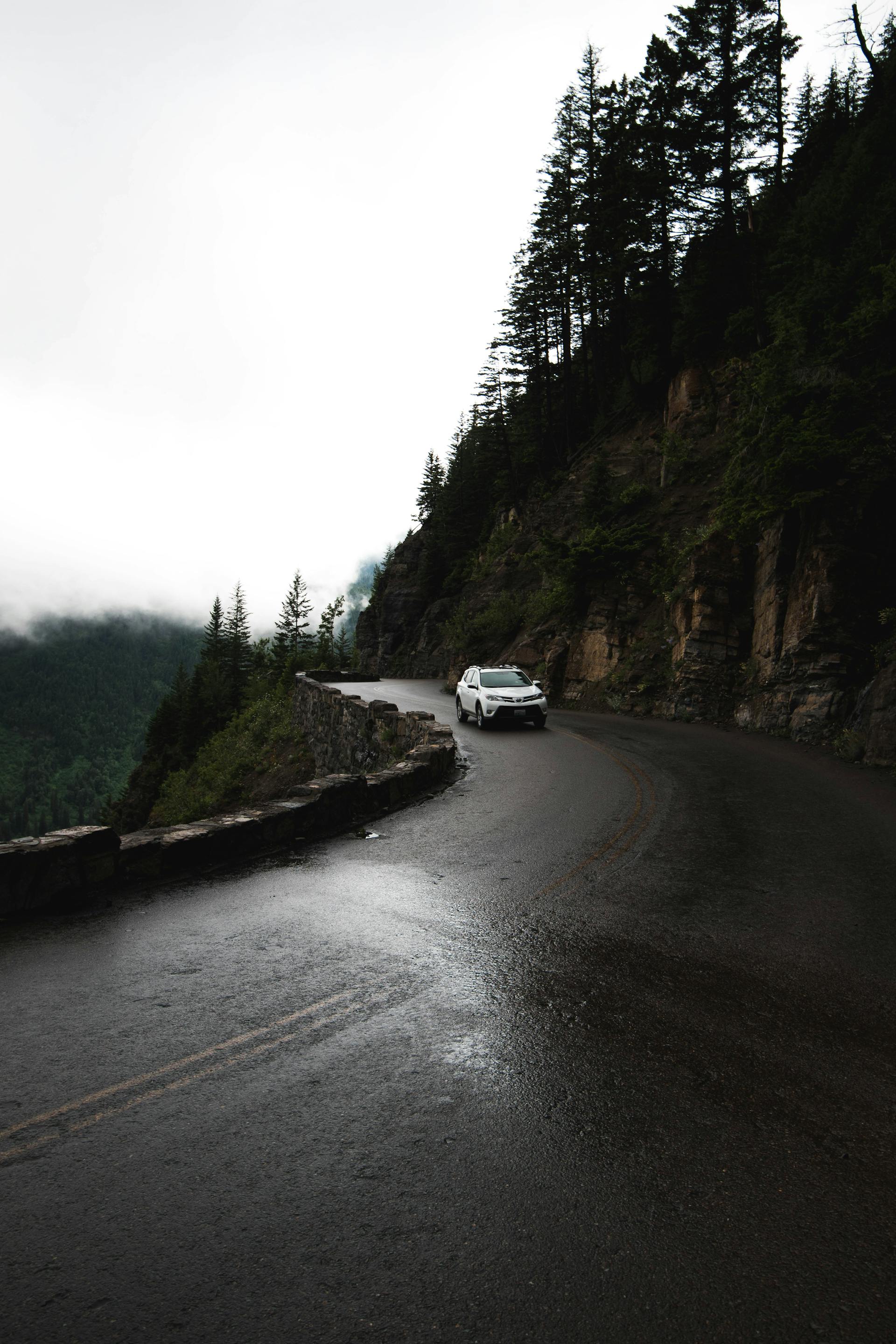 A car travelling on a mountain road | Source: Pexels