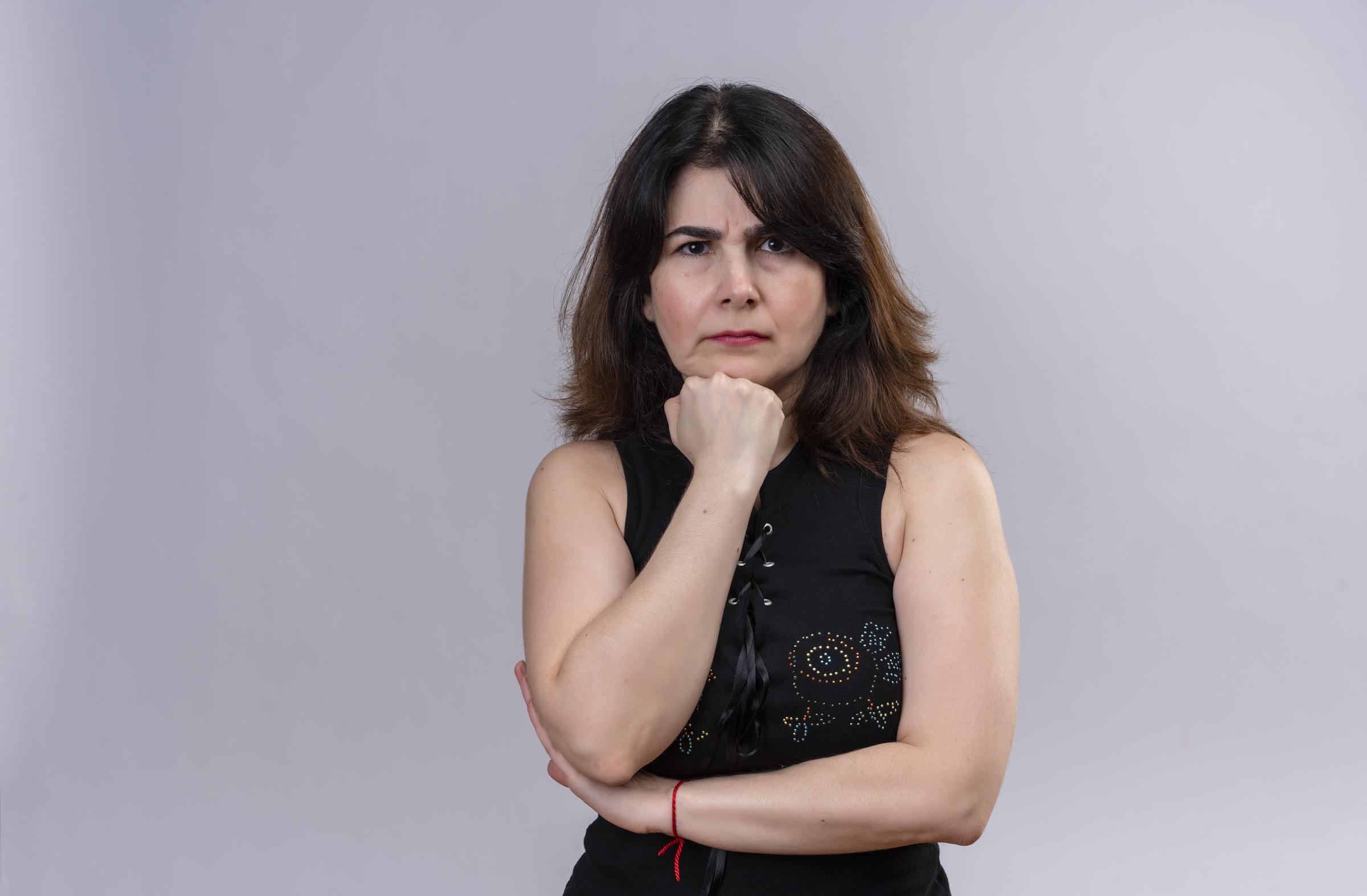 A puzzled woman lost in thought | Source: Freepik