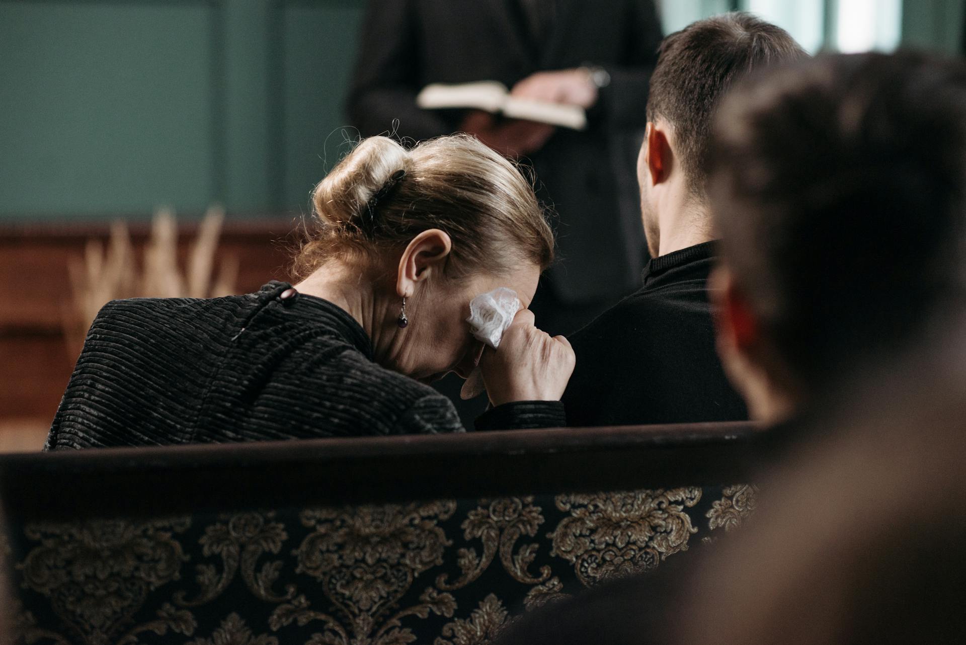 People gathered at a funeral | Source: Pexels