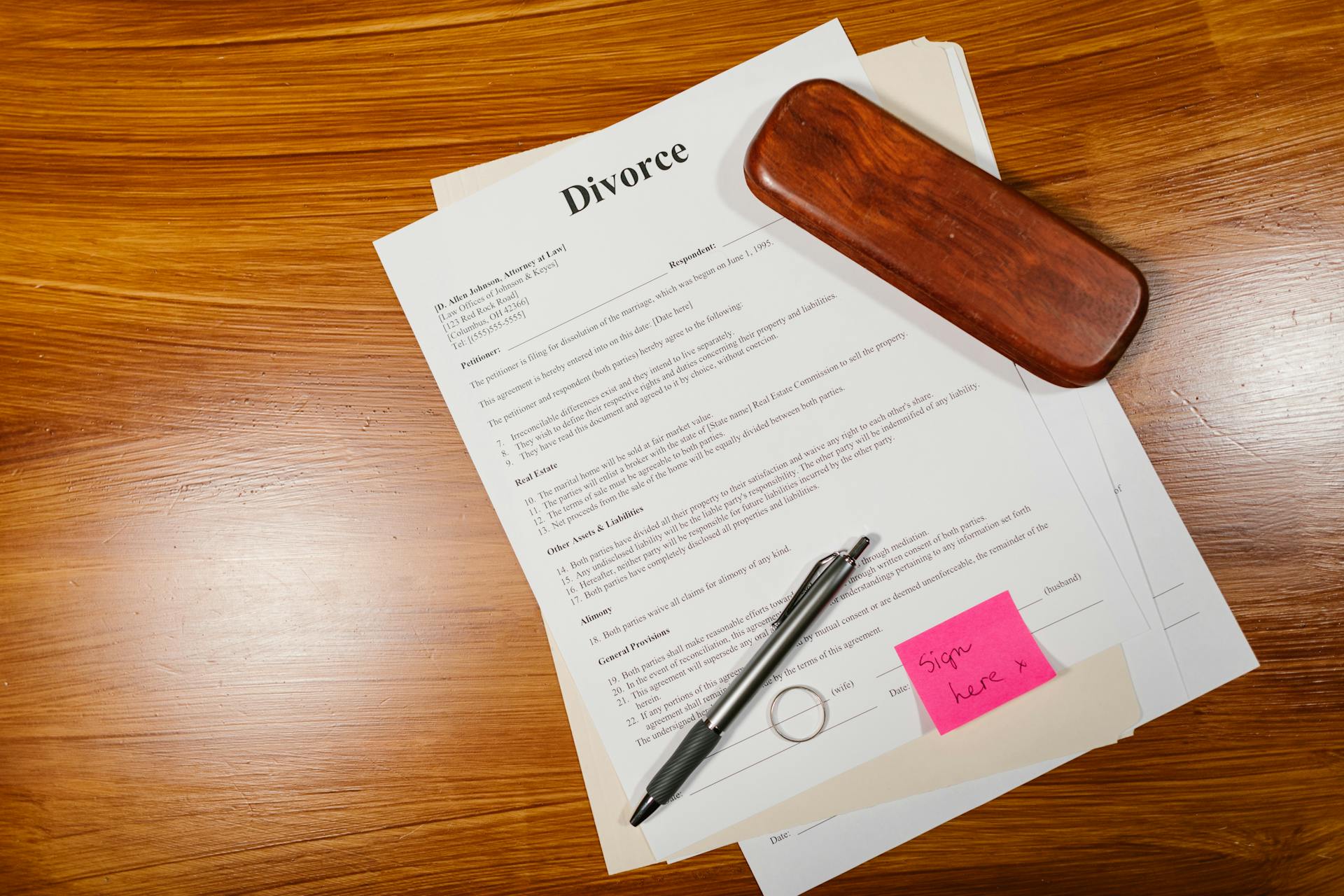 Divorce papers on the table | Source: Pexels