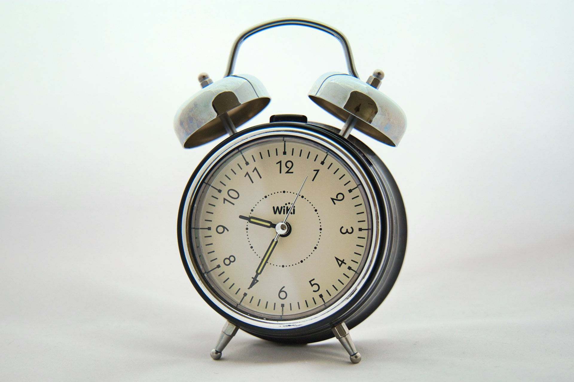 An alarm clock | Source: Unsplash