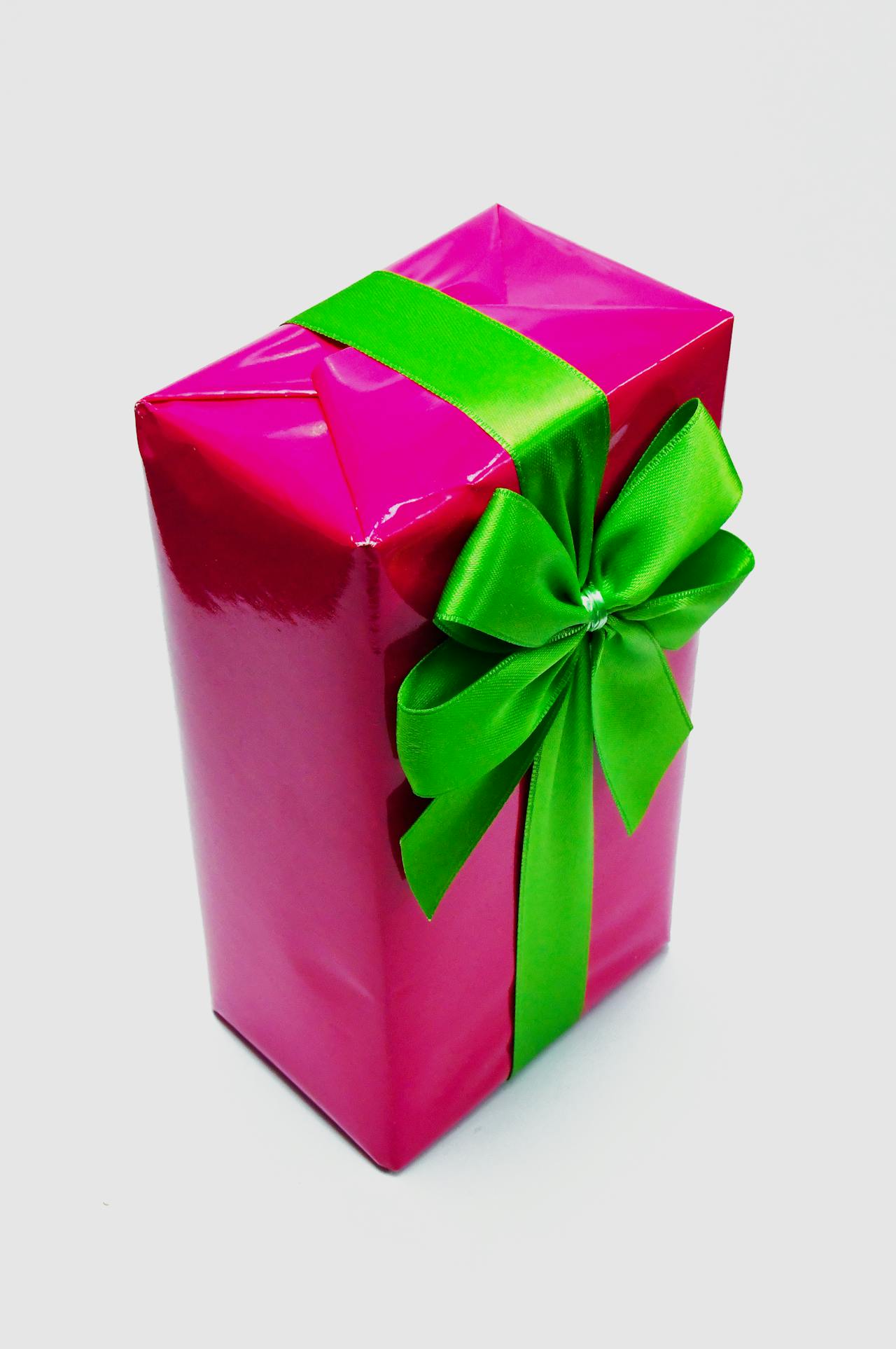 A pink gift box | Source: Pexels