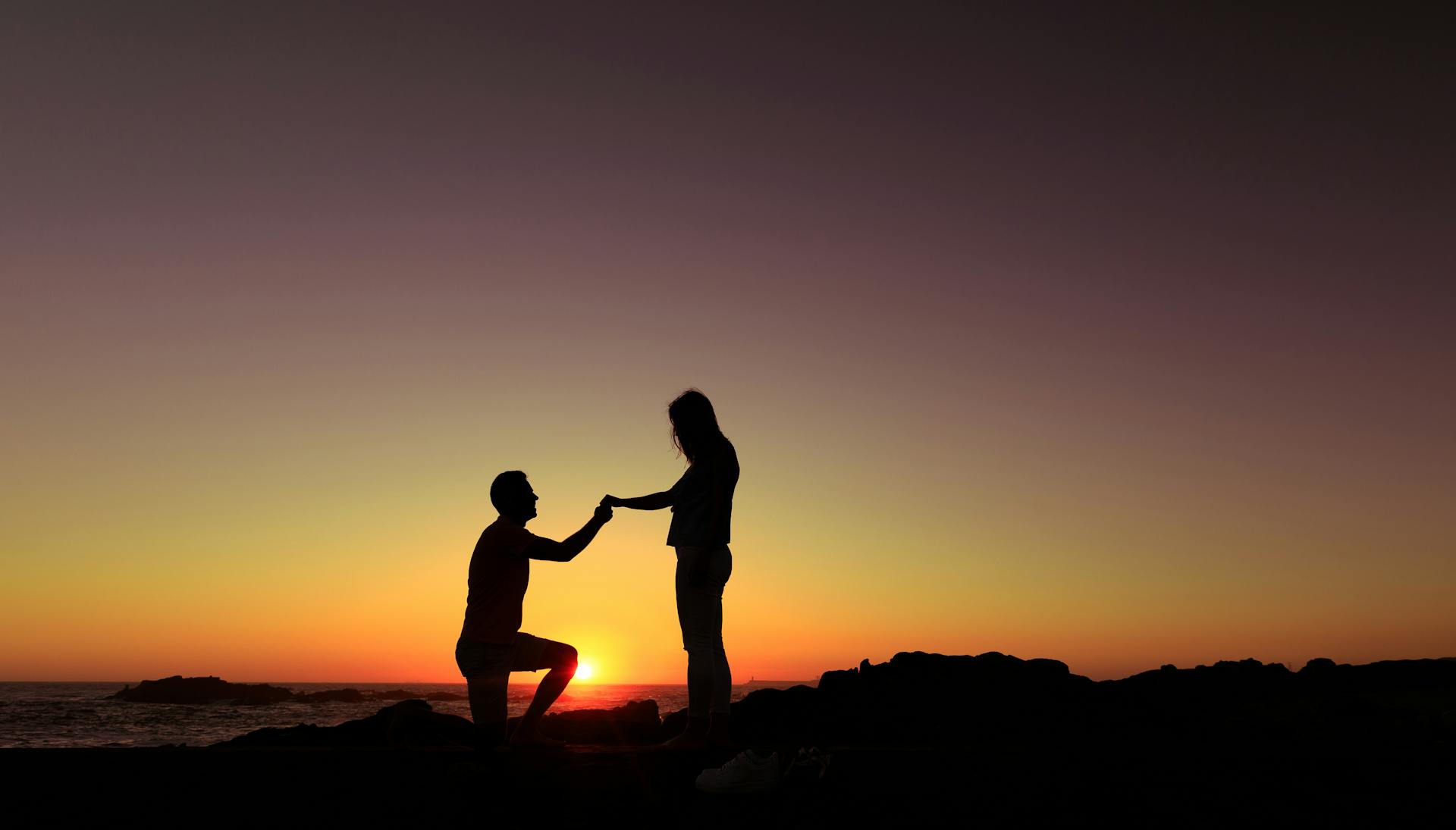 A man proposing to his girlfriend | Source: Pexels