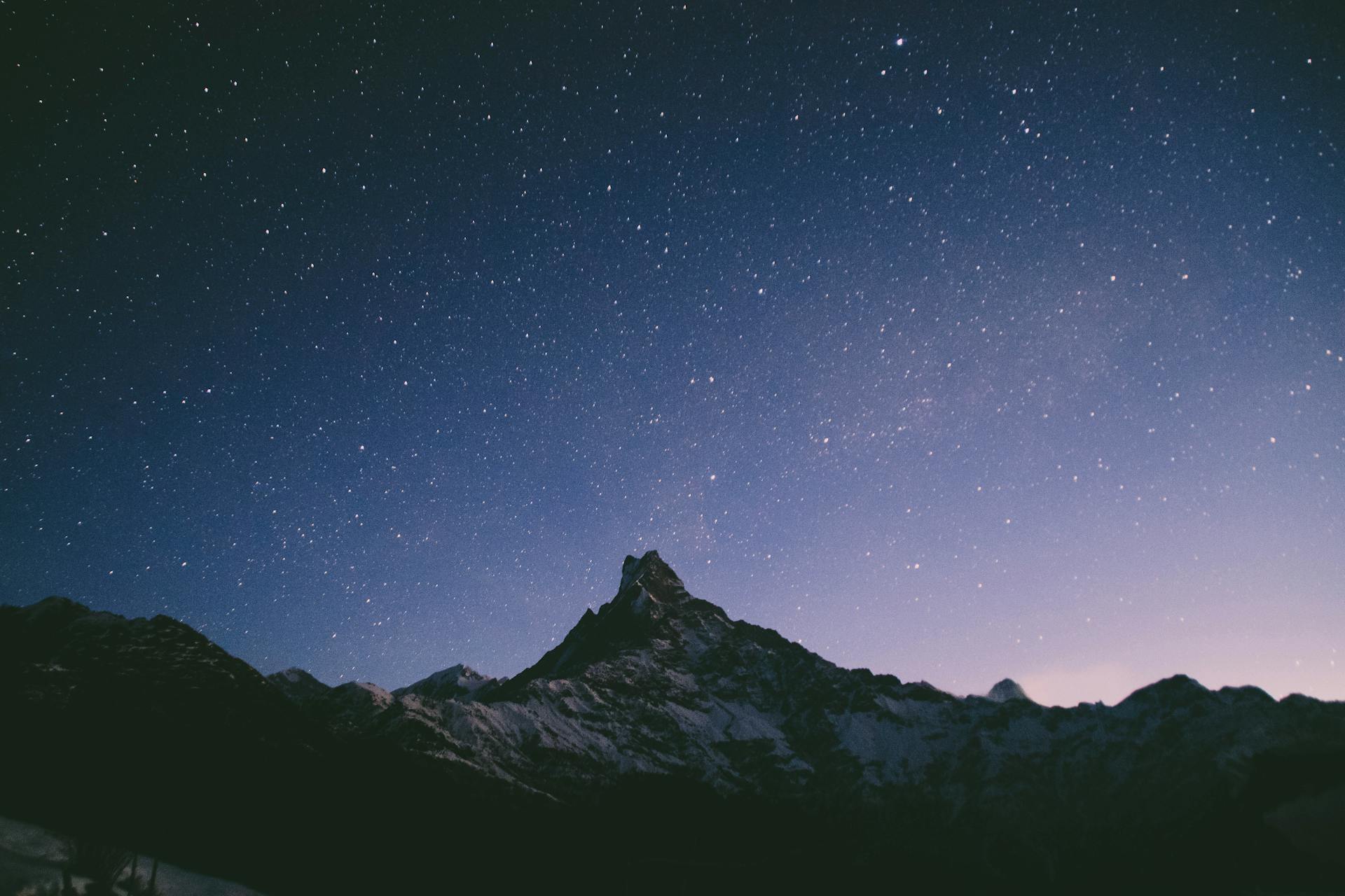 A mountain at night | Source: Pexels