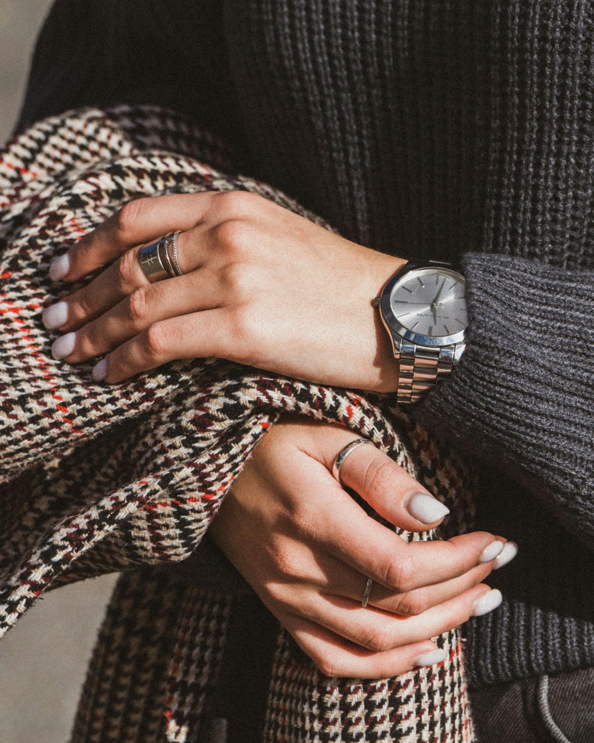 Une montre au poignet d'une femme | Source : Pexels