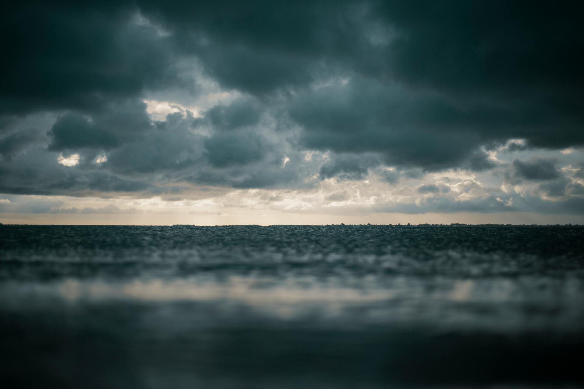 Dark clouds above a body of water | Source: Pexels