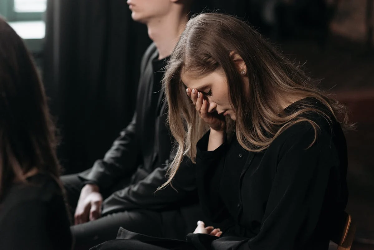 A young woman at a funeral | Source: Pexels