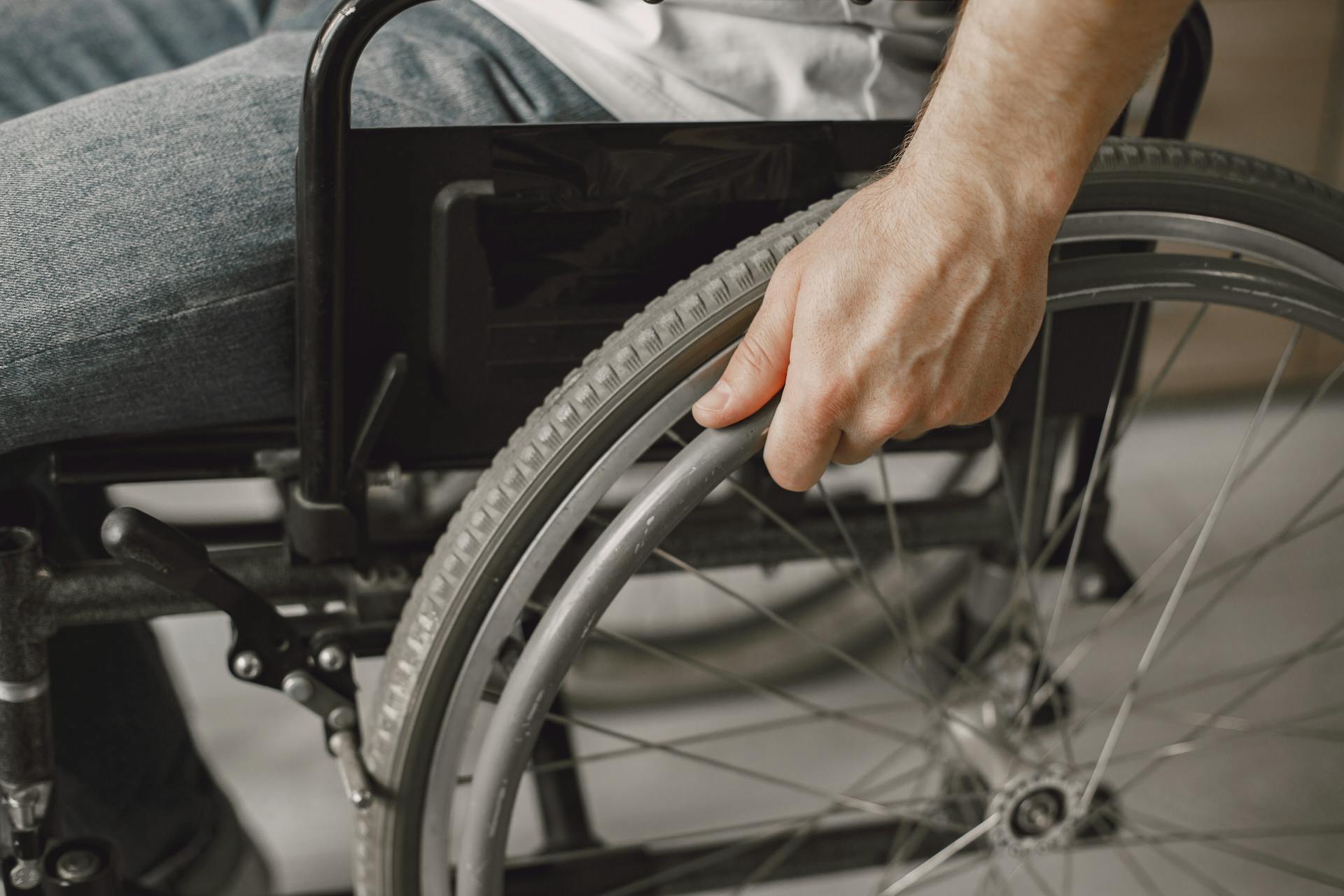 A man in a wheelchair | Source: Pexels