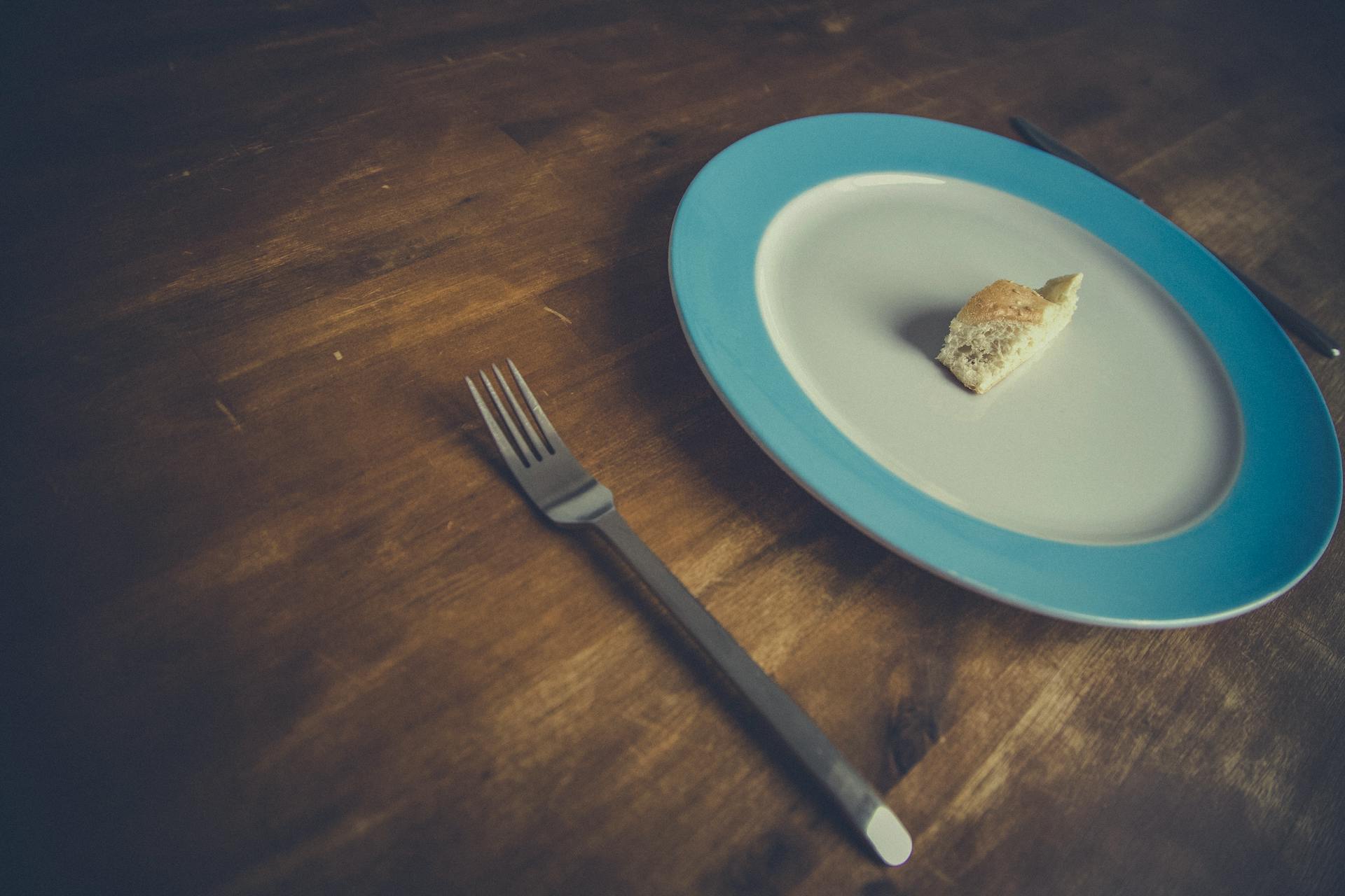 Bread in a plate | Source: Pexels