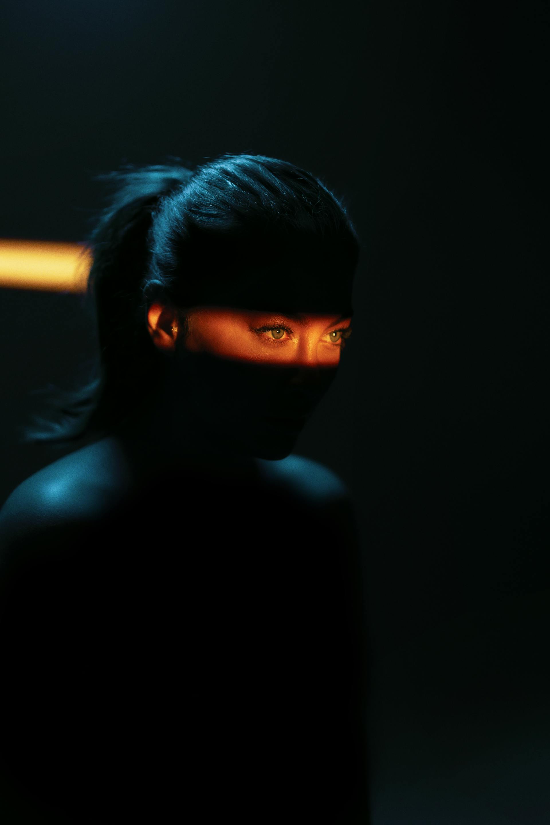 A woman in a darkened room | Source: Pexels