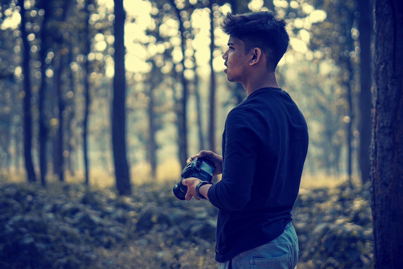 A teenager with a camera | Source: Unsplash