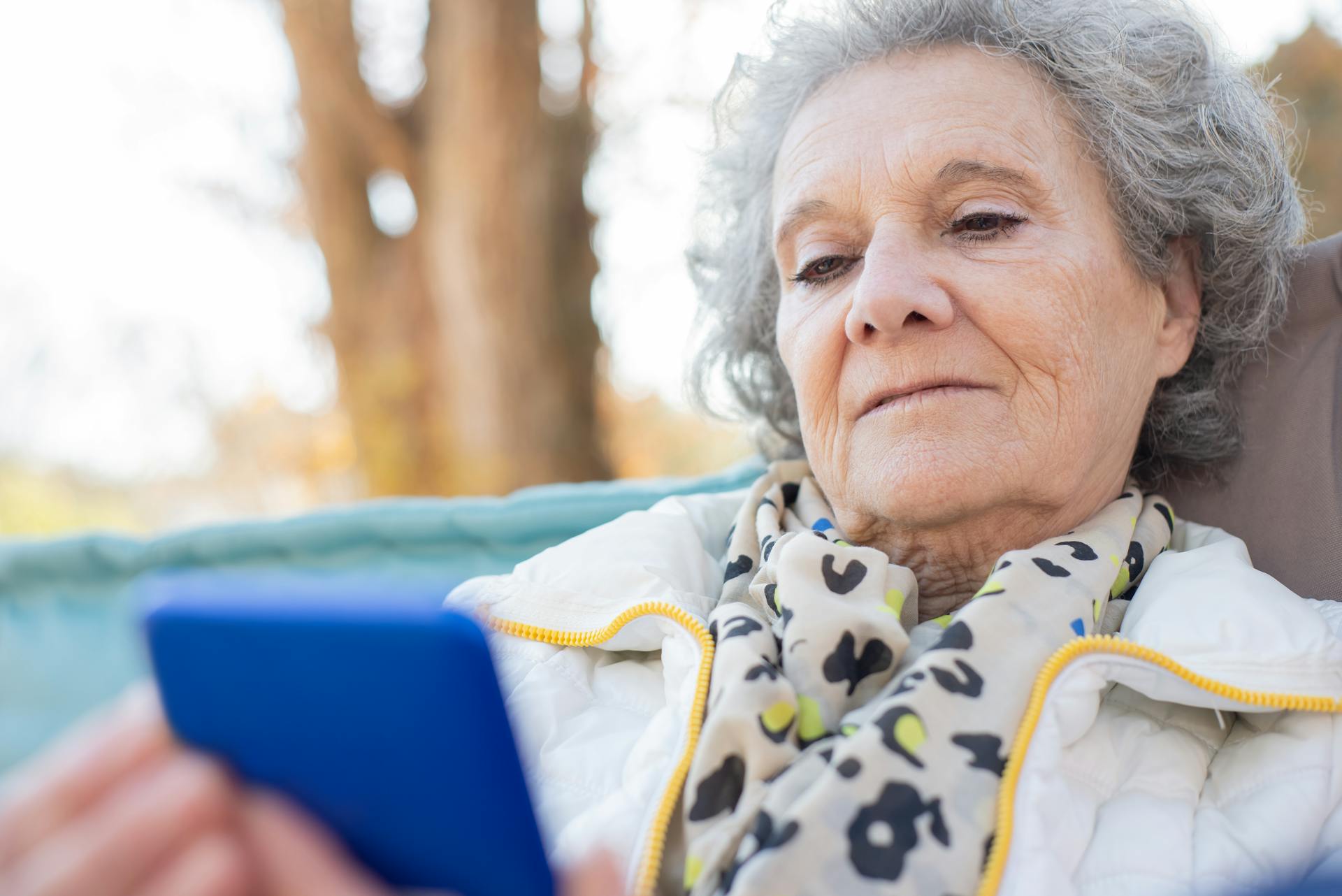 An elderly woman looking at her phone | Source: Pexels