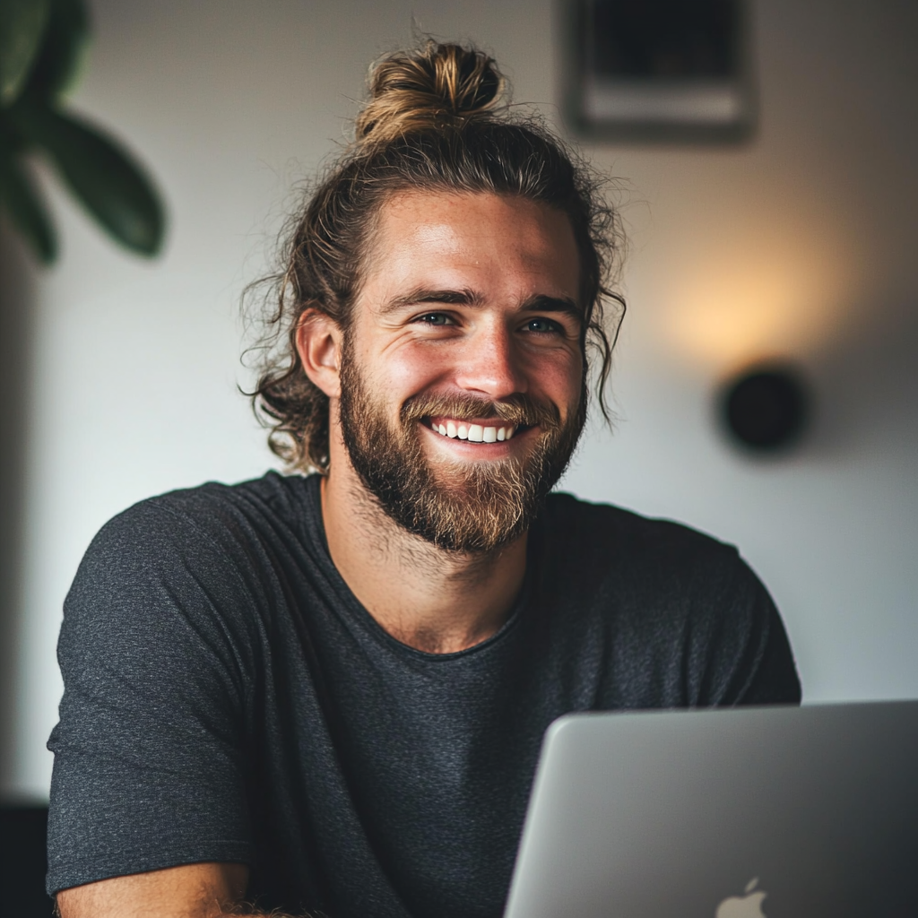 A man with a laptop, smiling  | Source: Midjourney