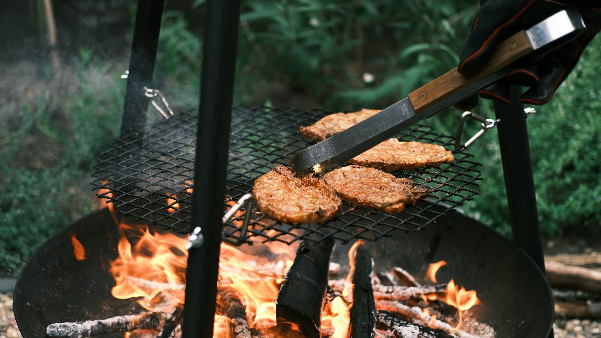 A person grilling meat | Source: Unsplash