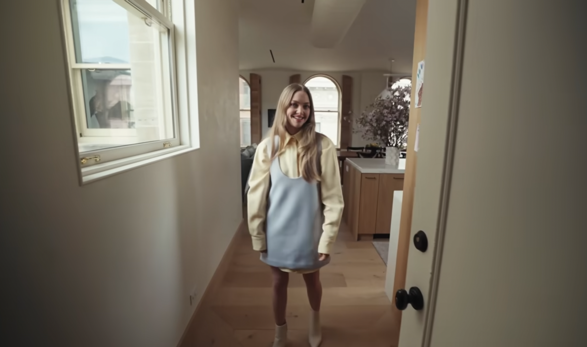 Amanda Seyfried opens her doors to her New York City apartment to Architectural Digest | Source: youtube/architecturaldigest