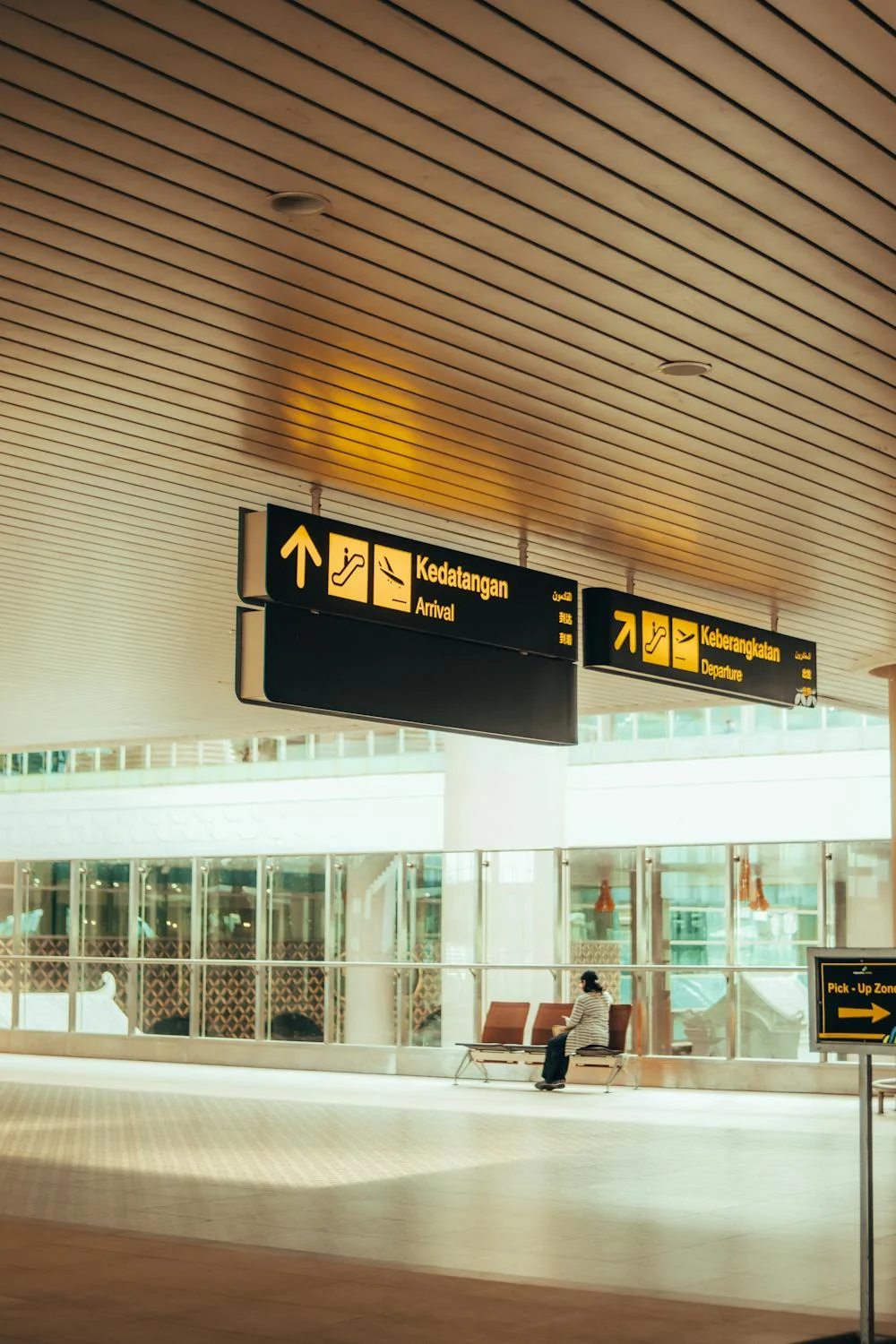 An airport gate monitor | Source: Pexels