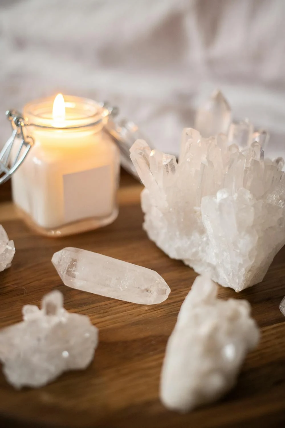A scented candle and crystals on the table | Source: Pexels