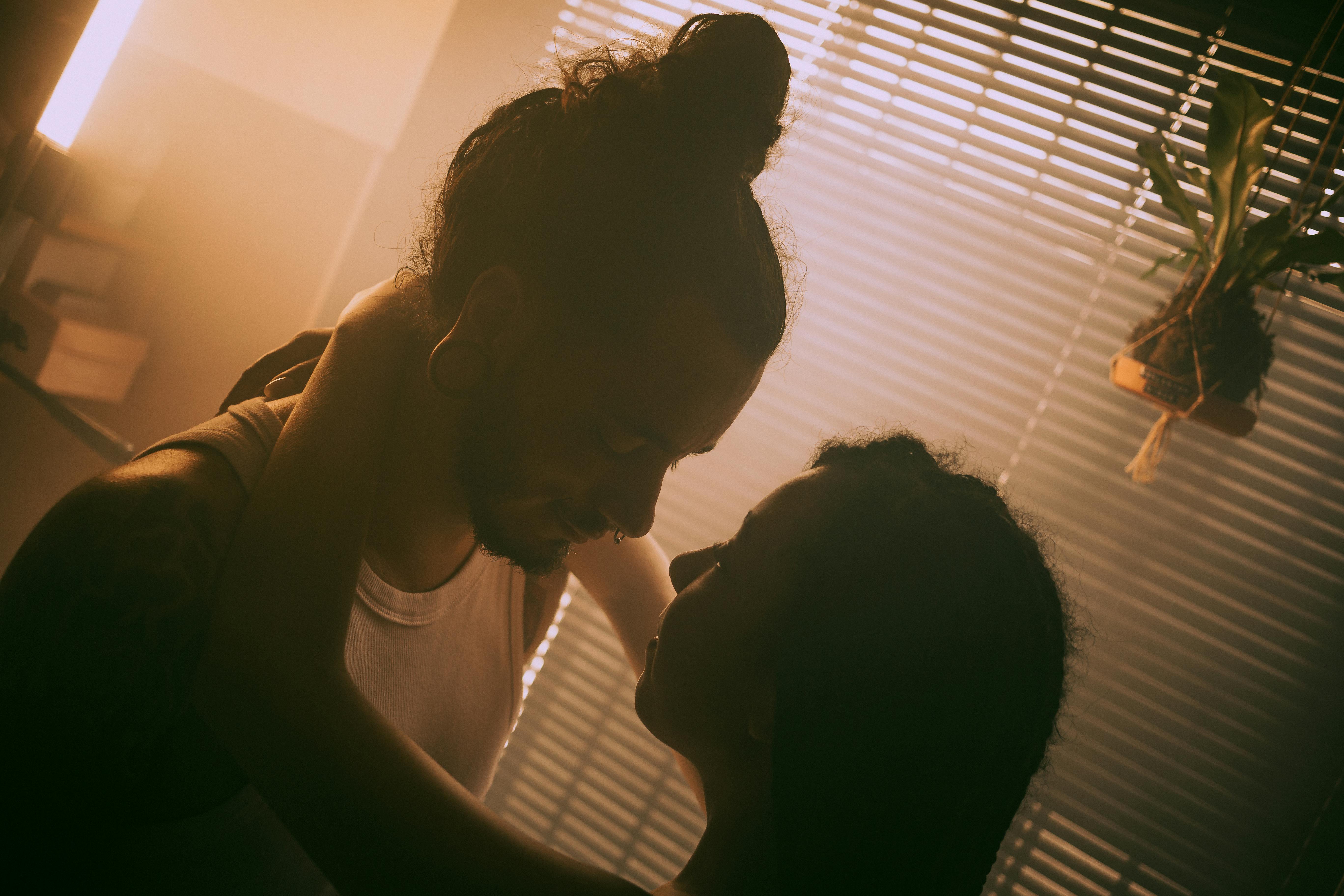 A man and woman hugging | Source: Pexels