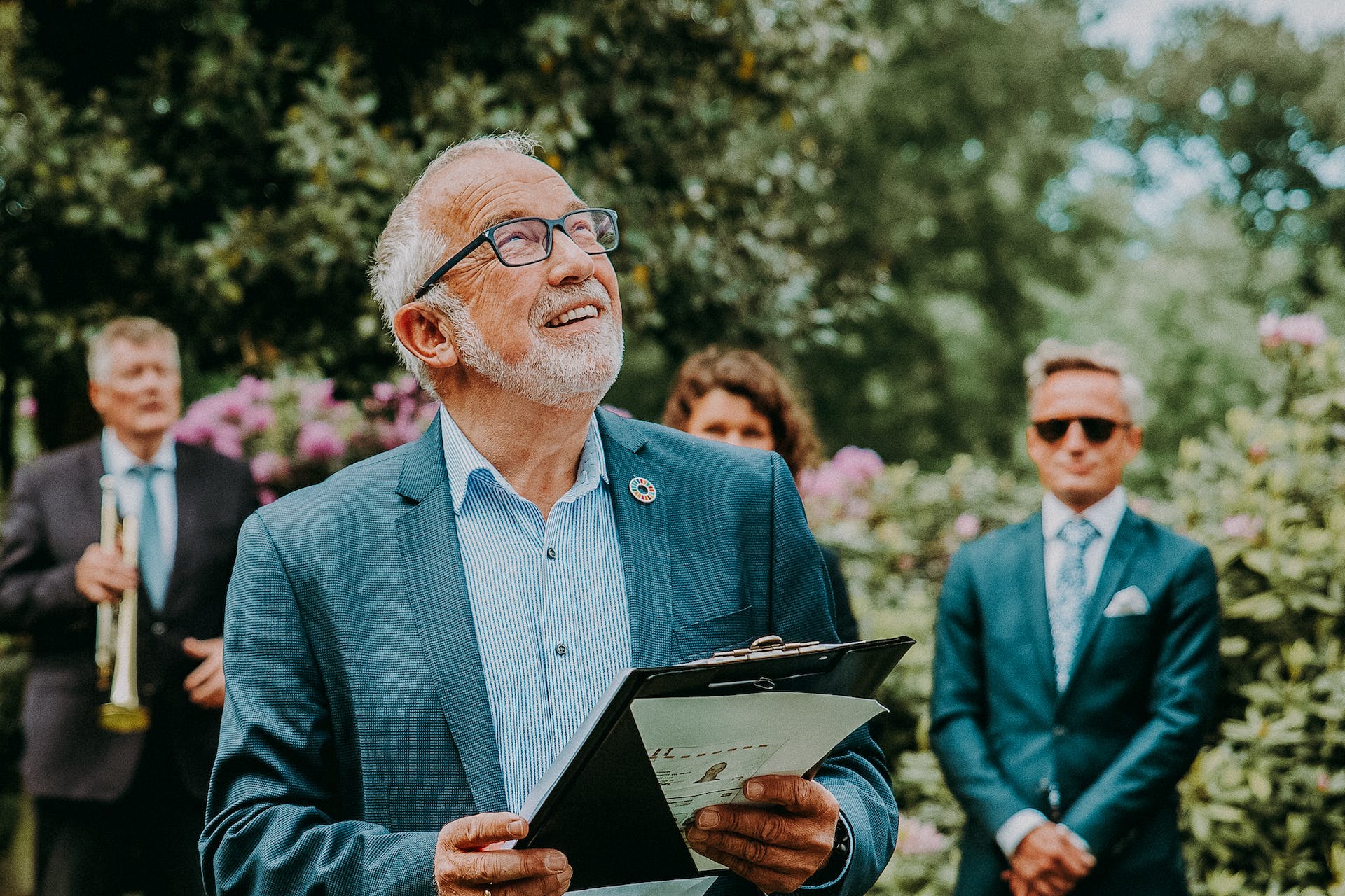 A man making a speech at a wedding | Source: Pexels