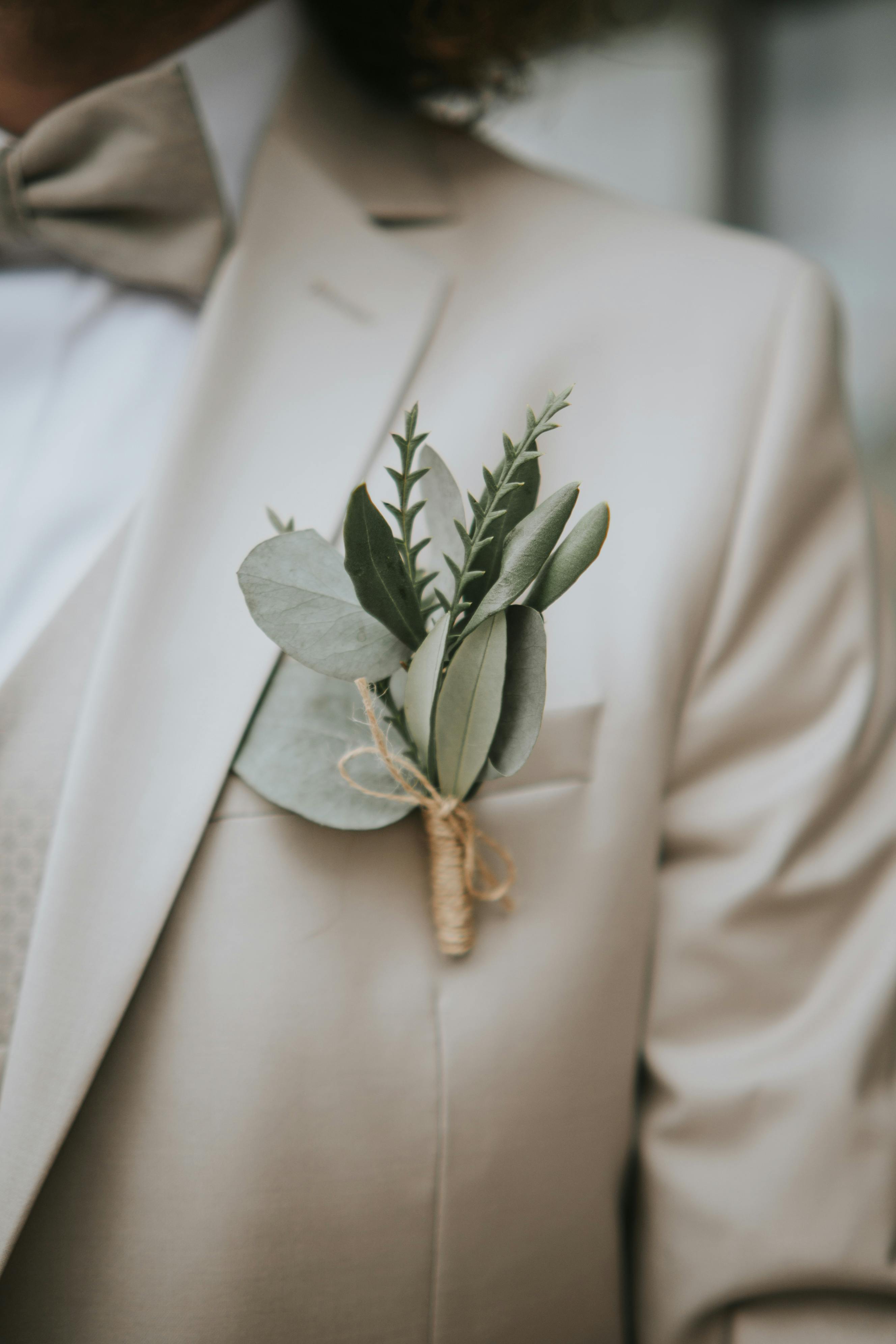 Someone in a suit with a boutonnière | Source: Pexels