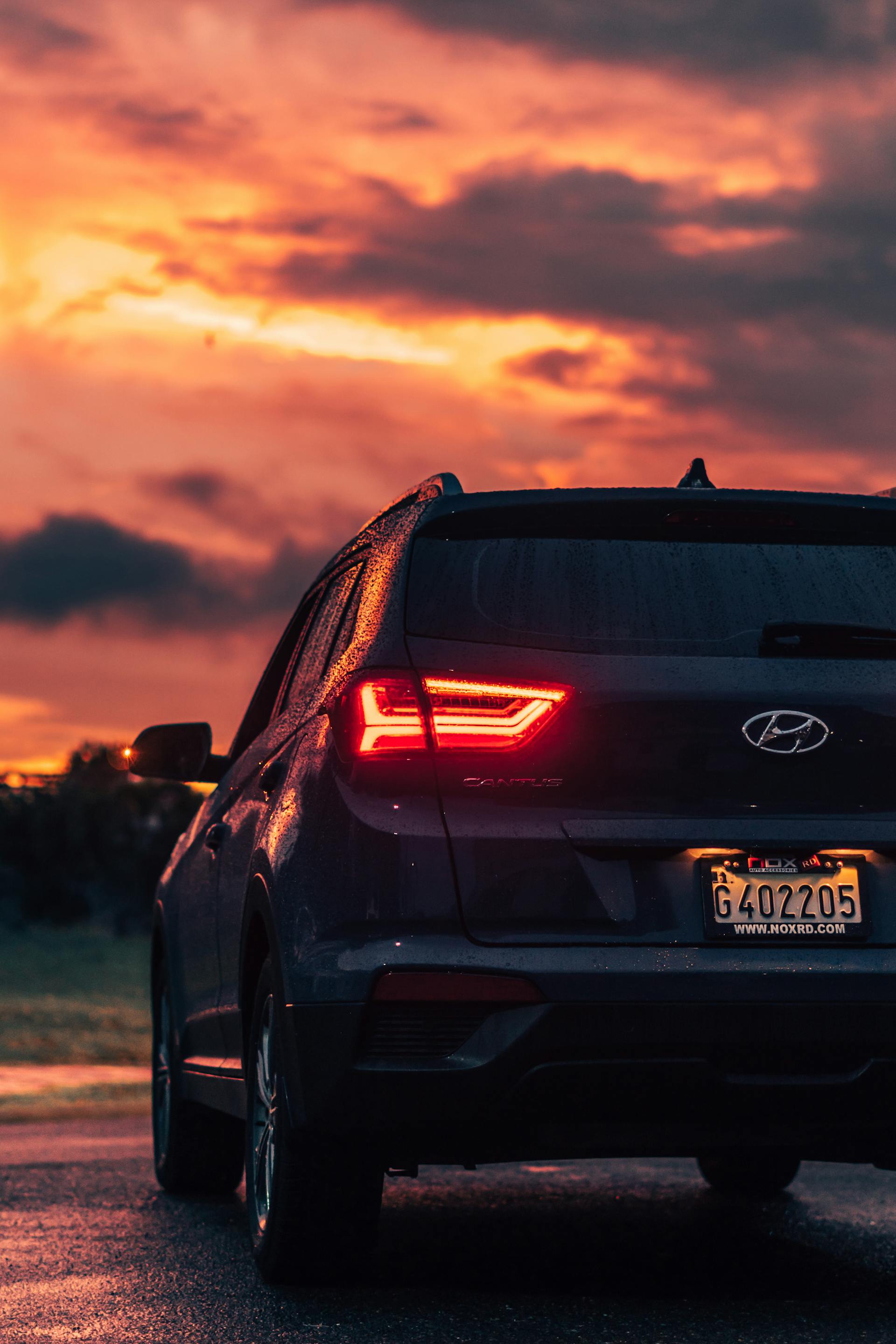An SUV parked on a street | Source: Pexels