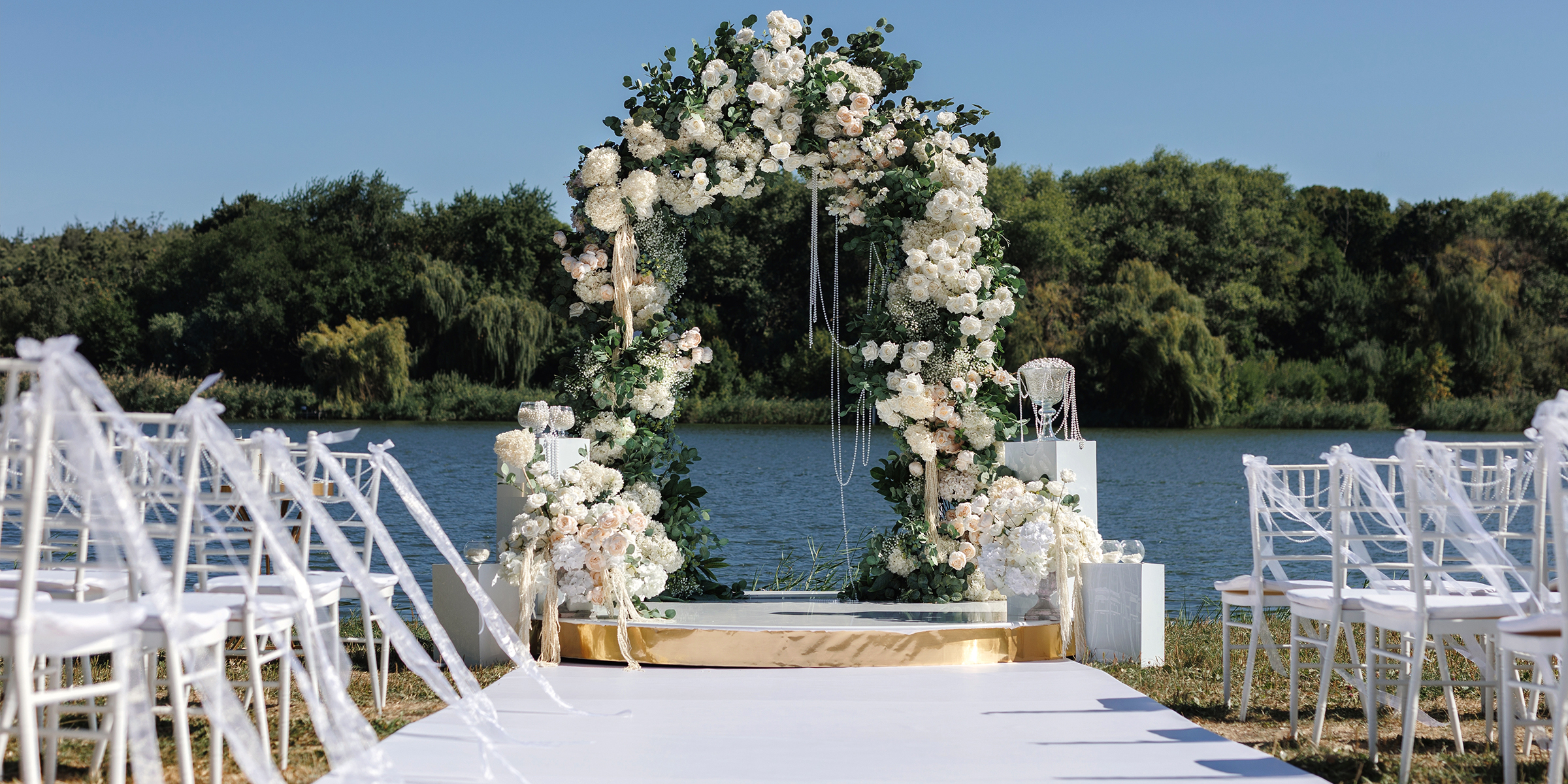 An outdoor wedding venue | Source: Shutterstock