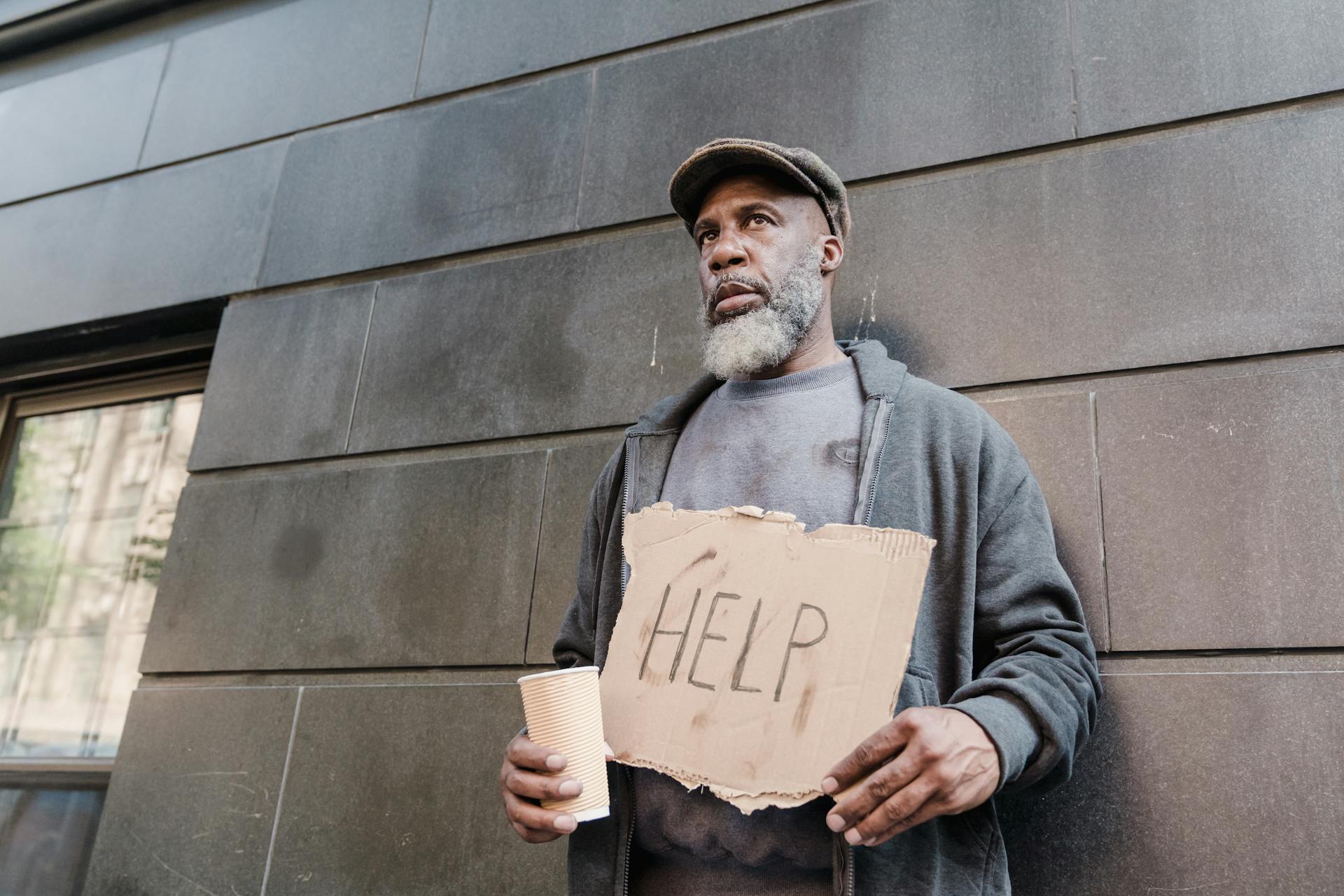 A homeless man on the street | Source: Pexels