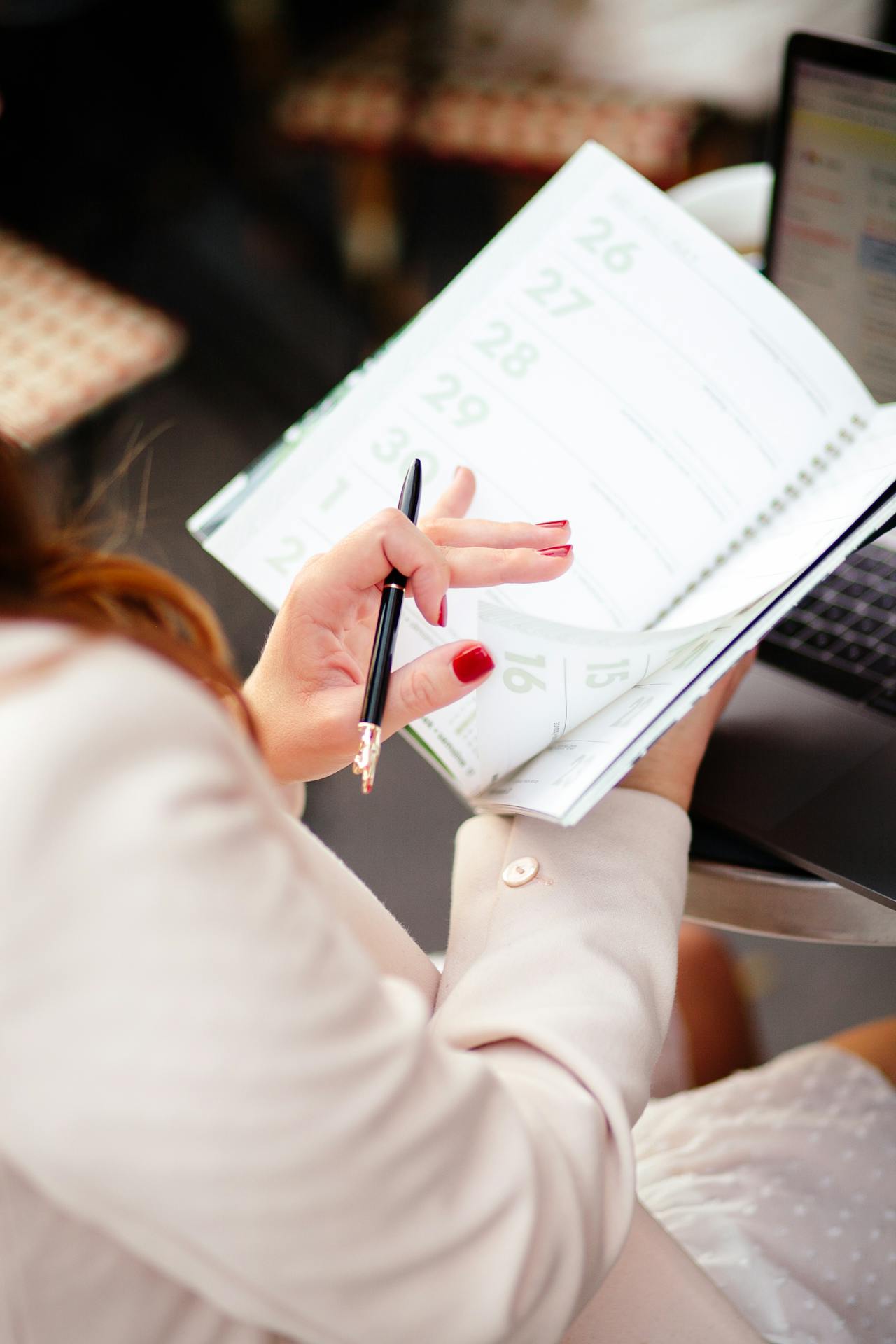 A woman holding a calendar | Source: Pexels