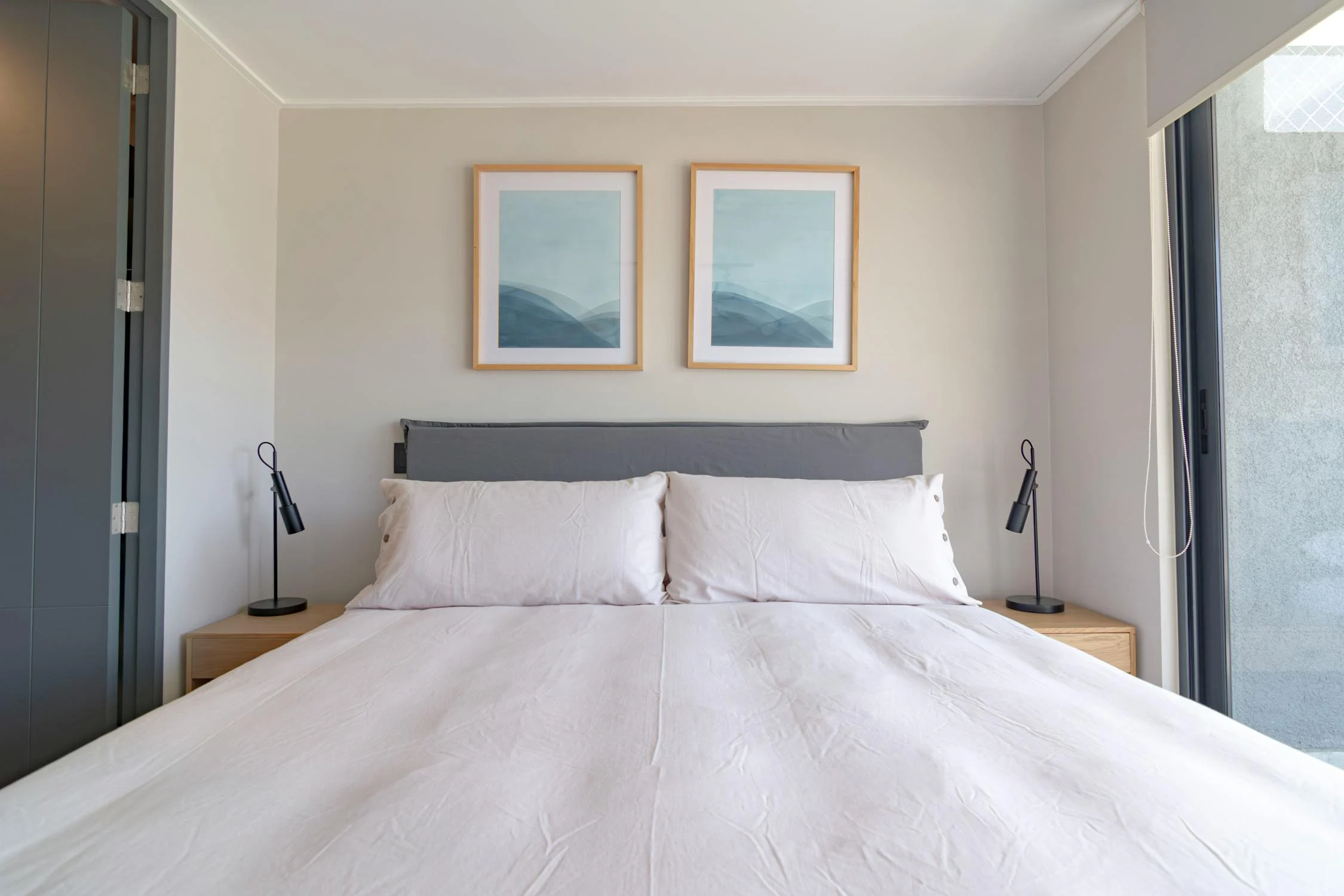 A queen-size bed | Source: Pexels