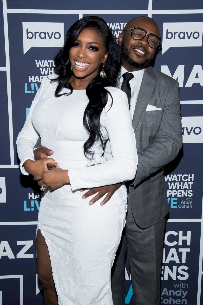 Porsha Williams and Dennis McKinley visit "Watch What Happens Live with Andy Cohen" | Photo: Getty Images)