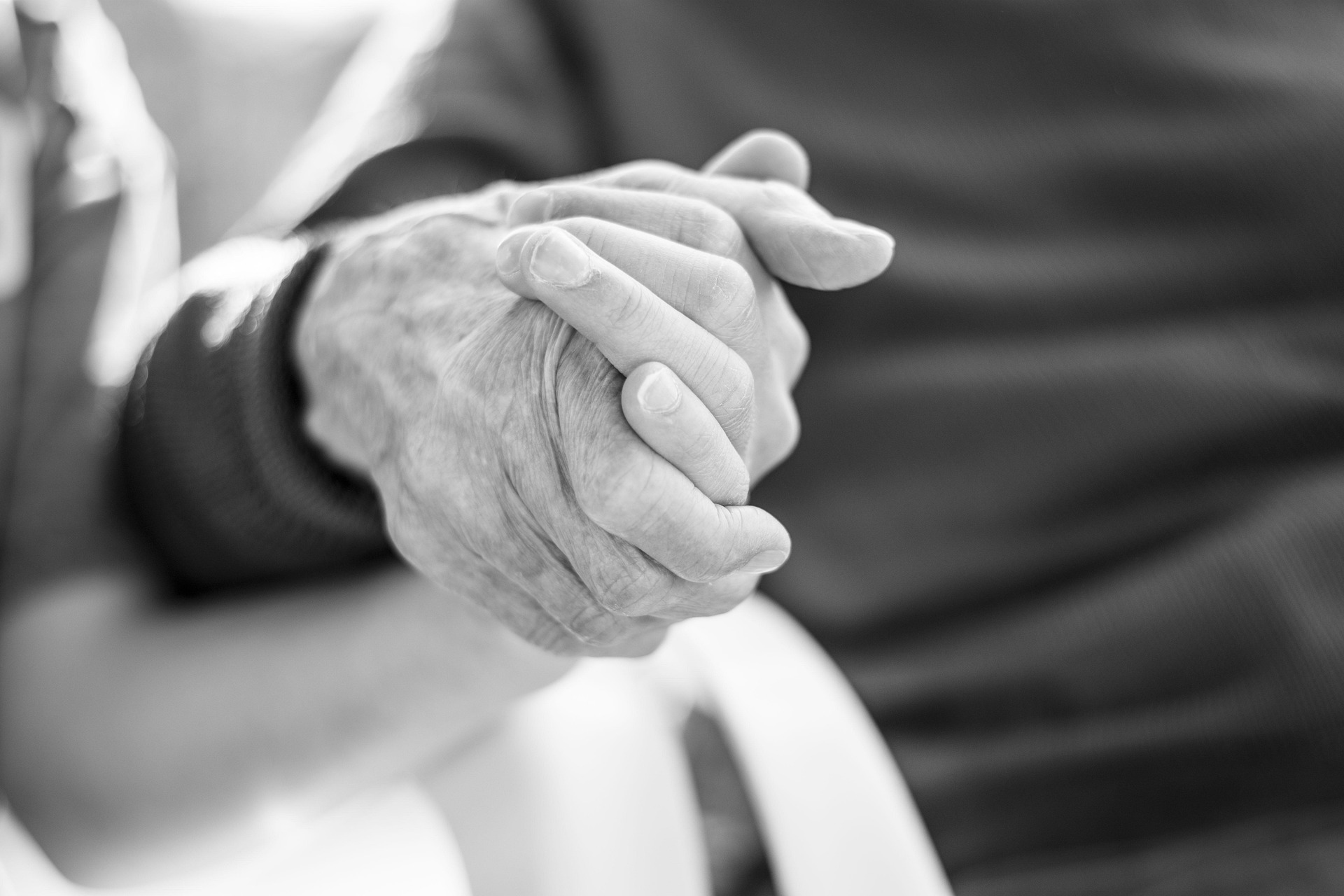 A young man and an older person holding hands | Source: Pixabay