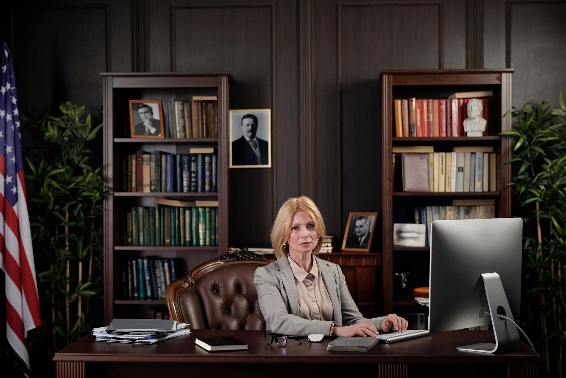 A lawyer in her office | Source: Pexels