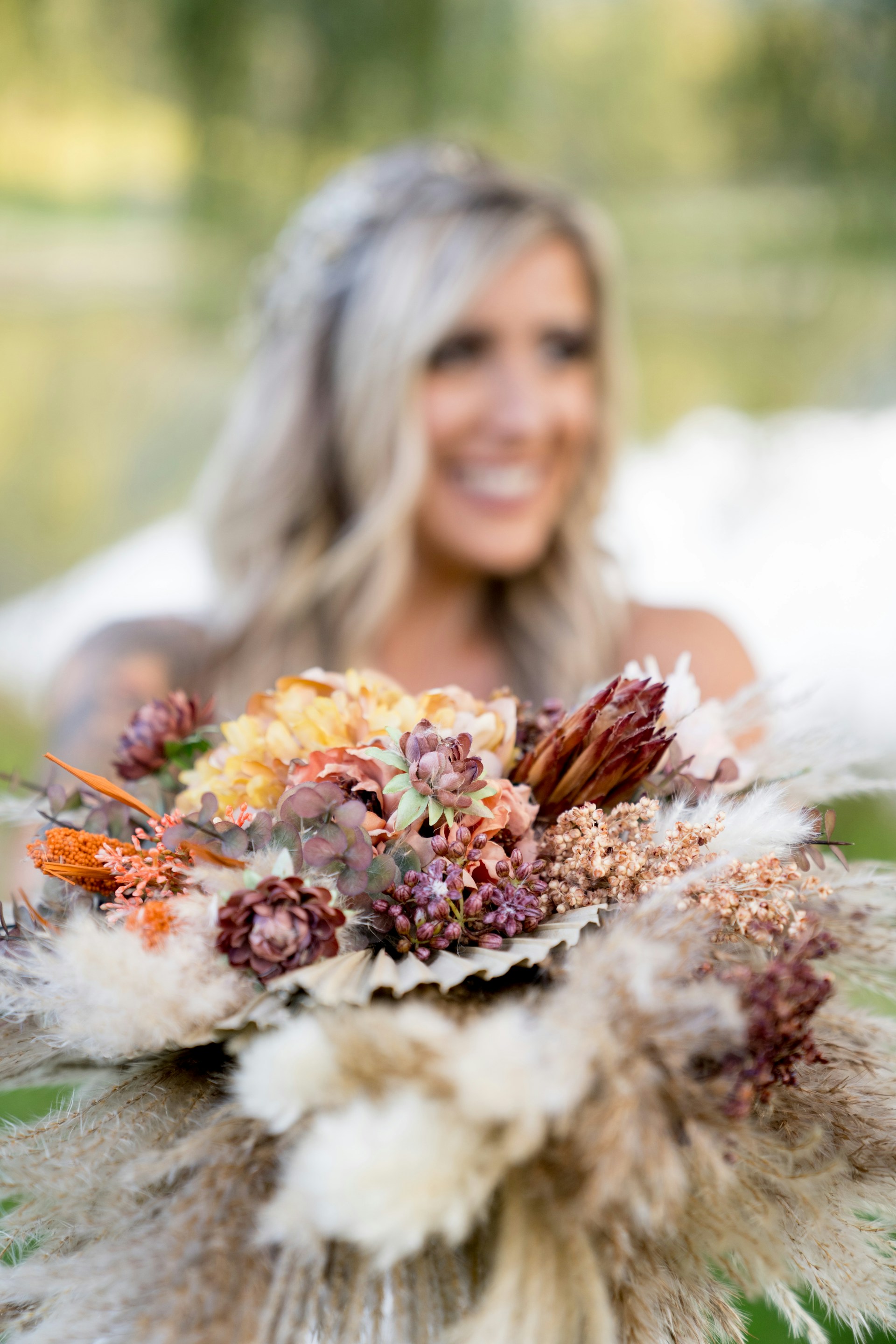 A bride holding out her bouquet | Source: Unsplash