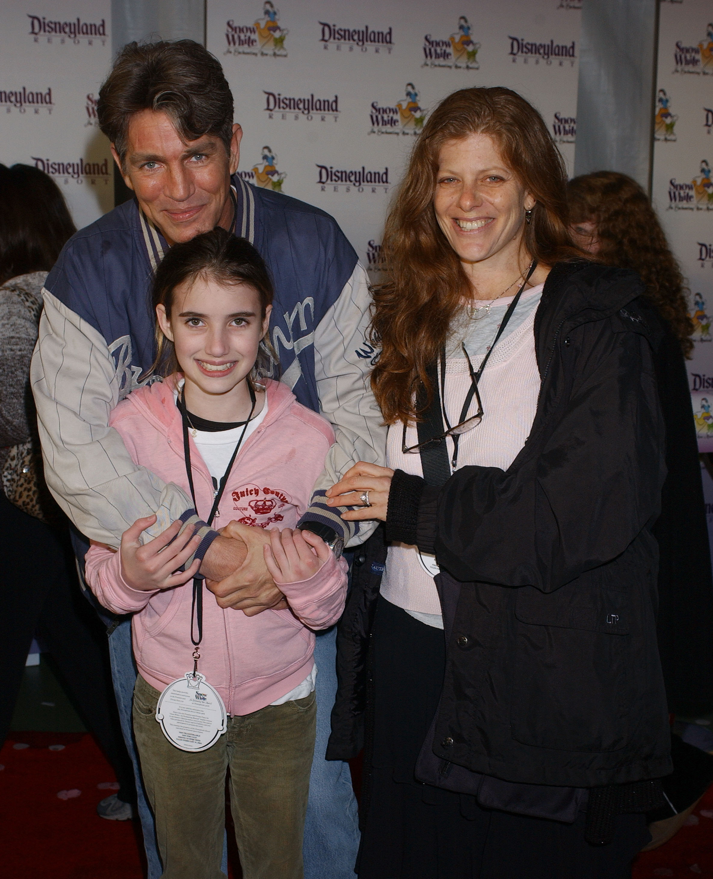 The actor with his daughter and wife at the premiere of "Snow White - An Enchanting New Musical" in Anaheim, California in 2004. | Source: Getty Images