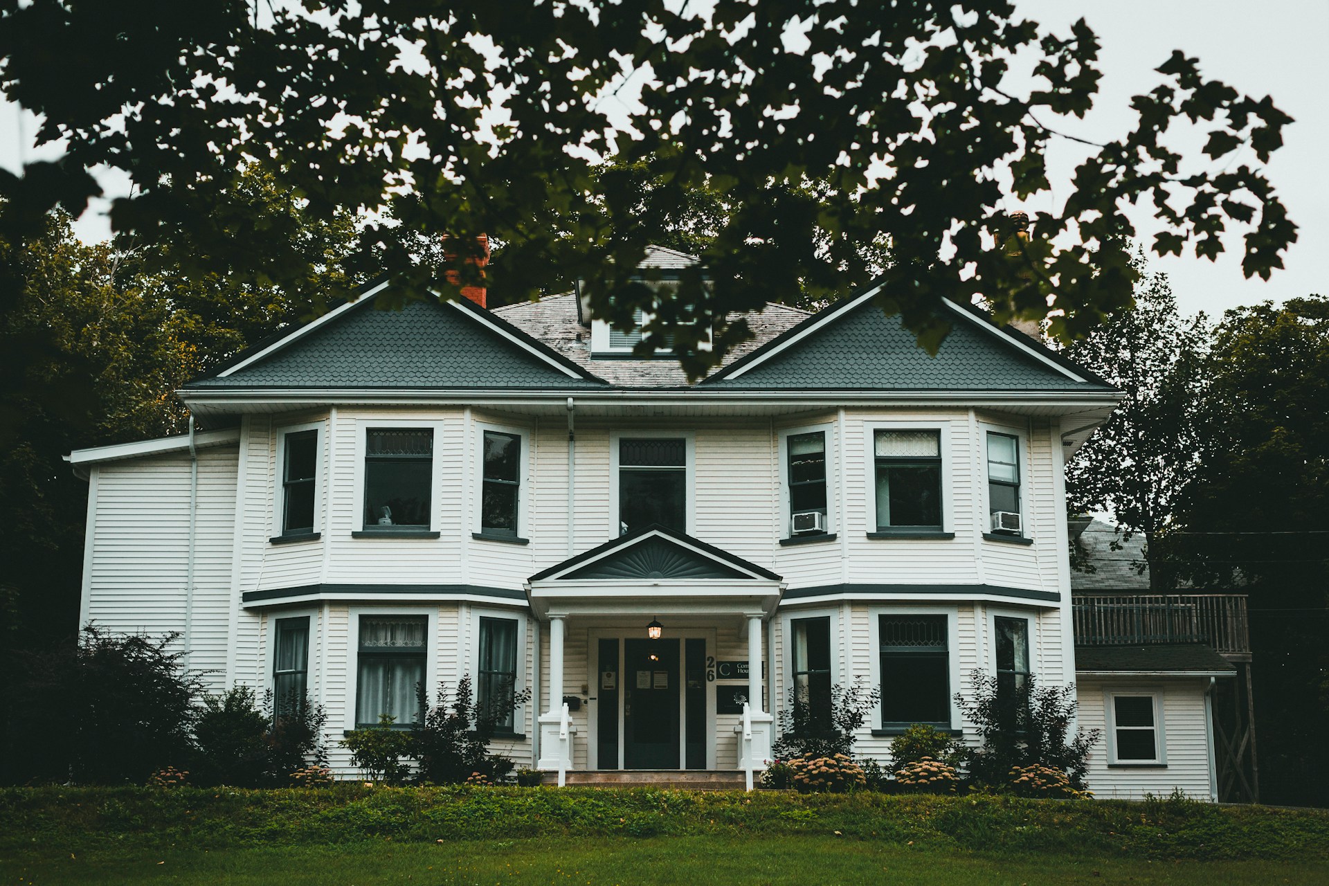 A picturesque urban villa | Source: Unsplash