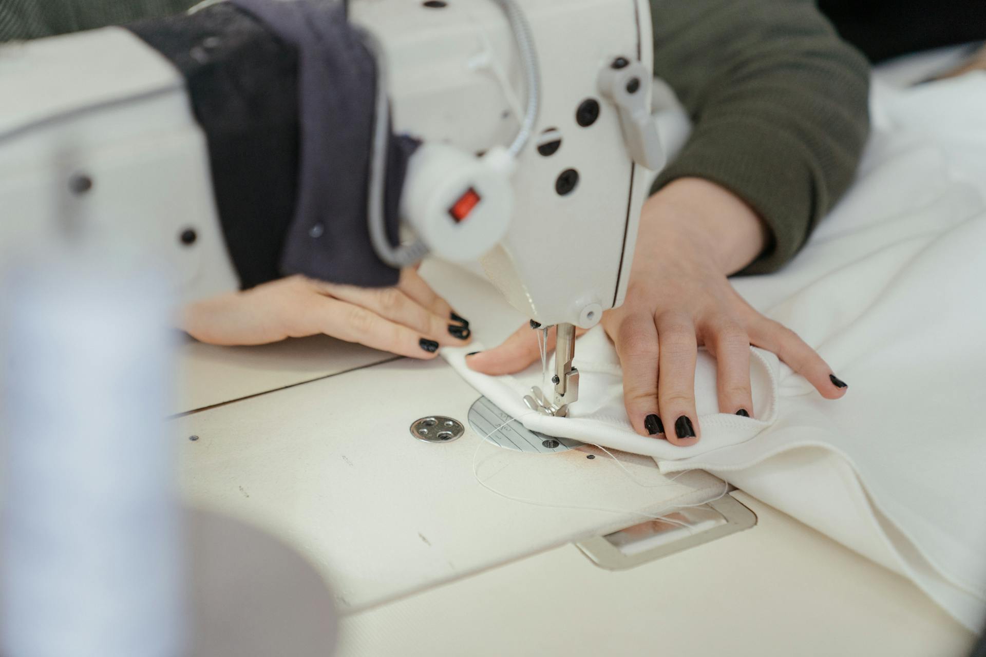 A woman sewing clothes | Source: Pexels