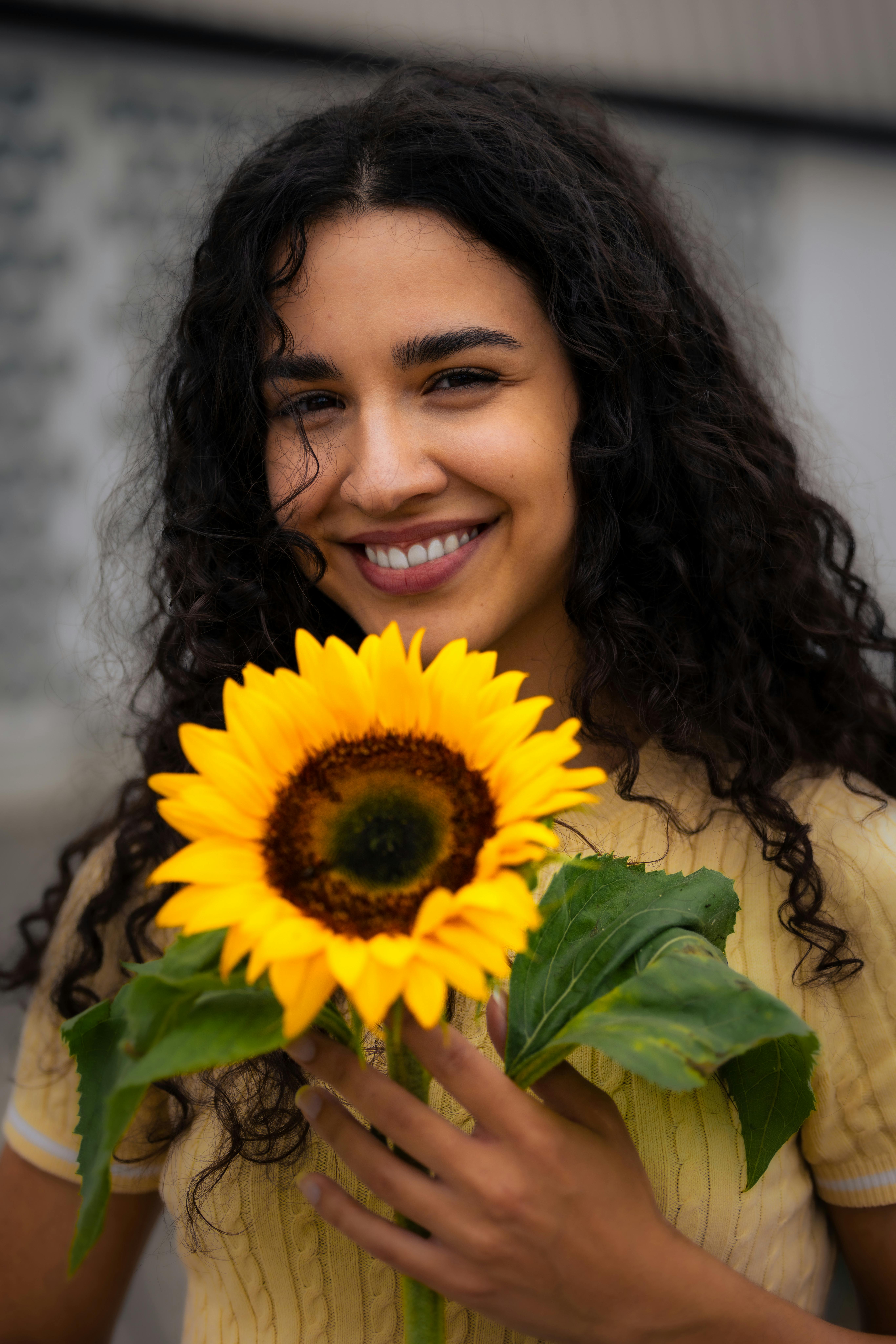 A happy and sweet woman | Source: Pexels