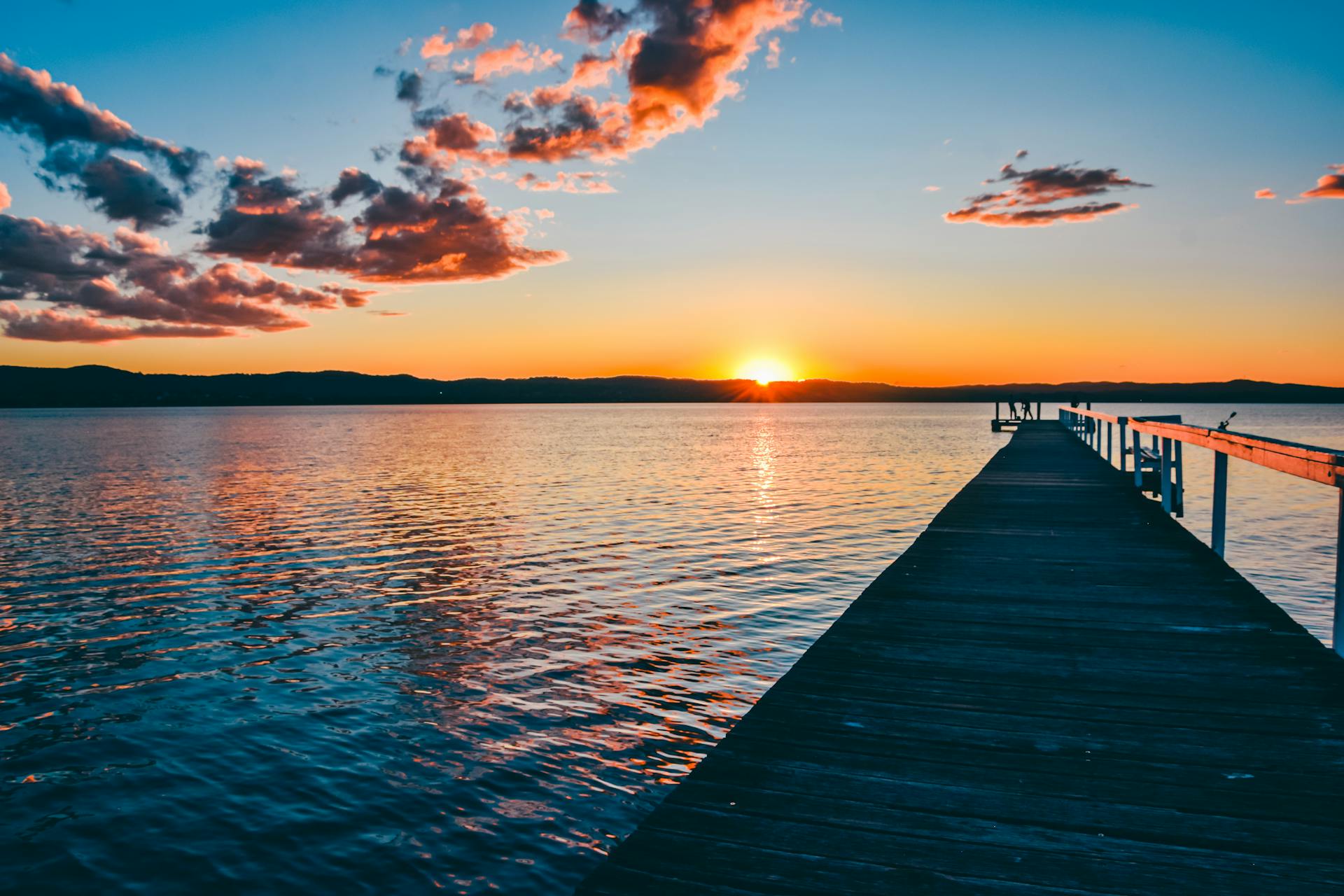 Sunrise near a body of water | Source: Pexels
